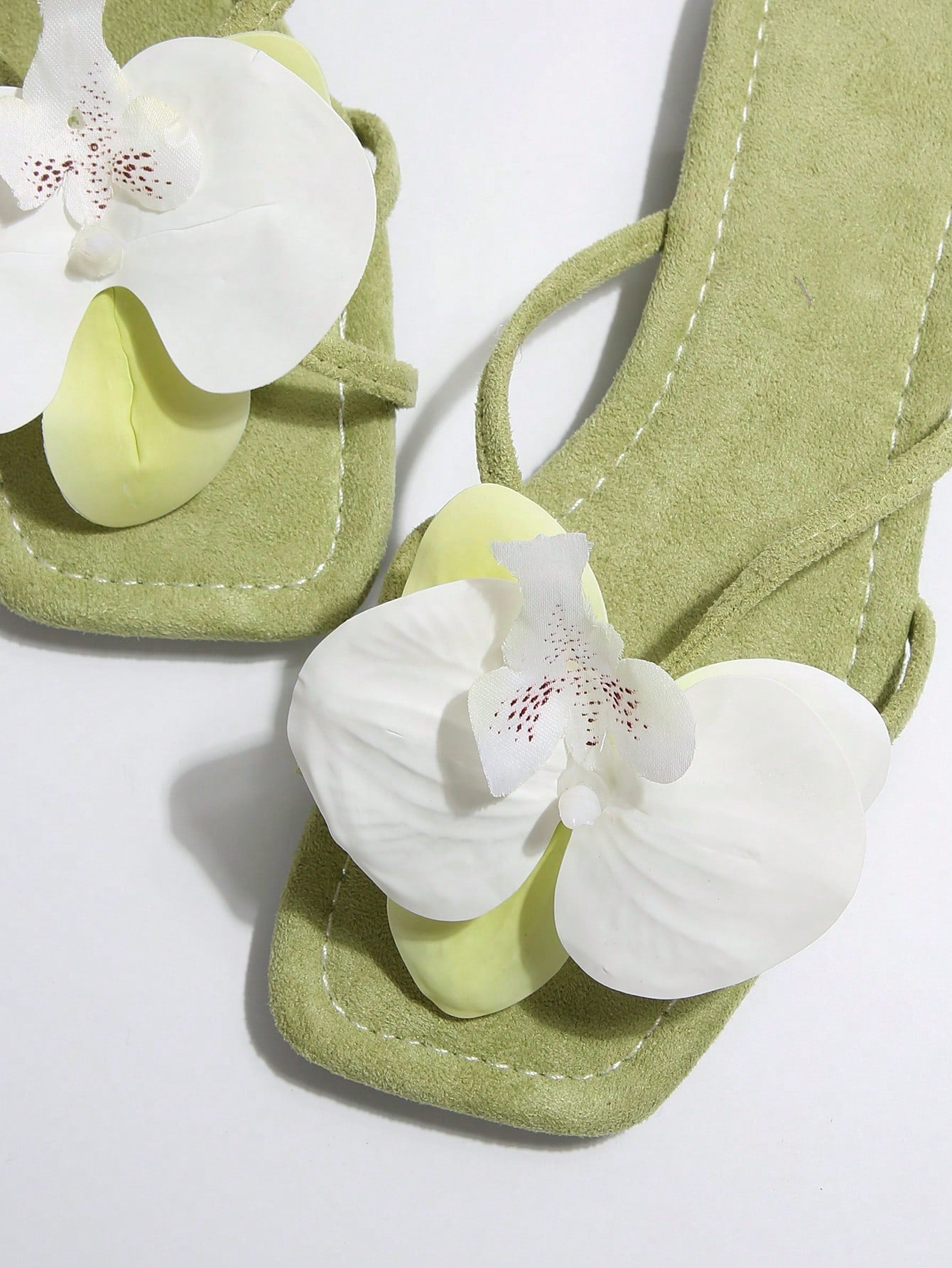 Women's open-toe flat slide sandals with a single strap and applique detail, glamorous casual style for beach and daily wear.