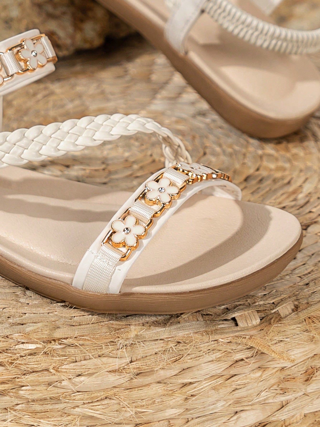 Women’s flat thong sandals featuring floral hollow-out details, open toe design, soft sole comfort, and elastic straps, suitable for beach, travel, party, wedding, and dress outfits.