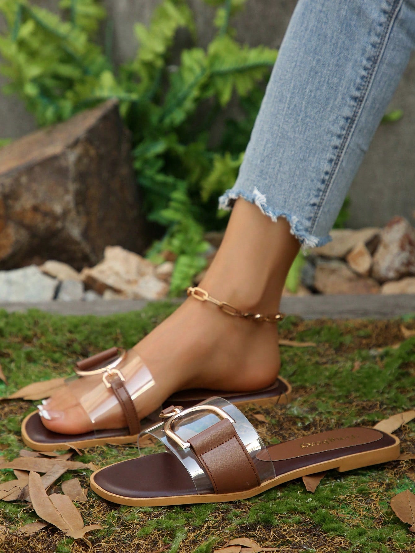 Women's chic flat sandals with ankle strap, cut-out design, colorblock pattern, and open toe, suitable for casual streetwear and beach wear.
