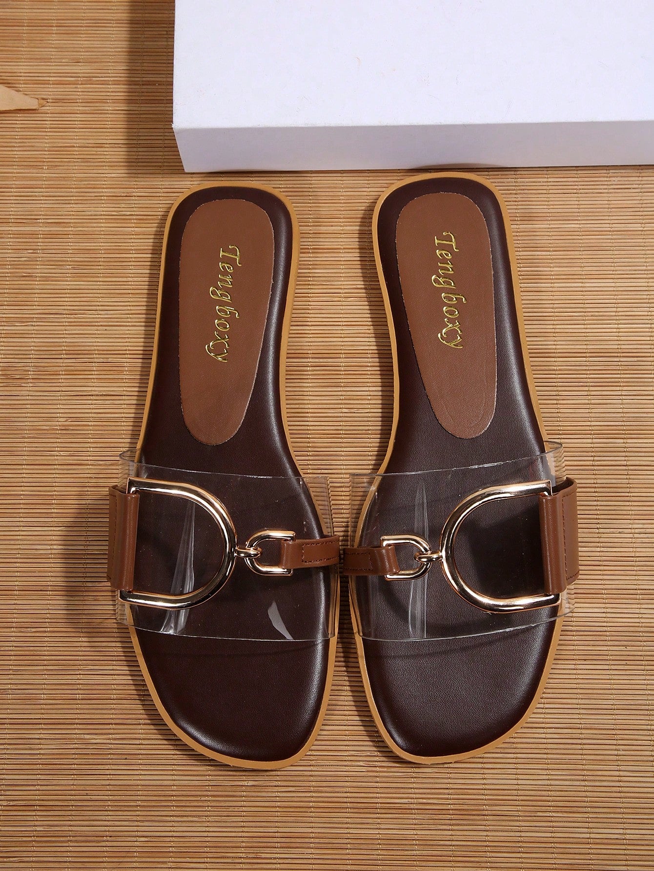 Women's chic flat sandals with ankle strap, cut-out design, colorblock pattern, and open toe, suitable for casual streetwear and beach wear.