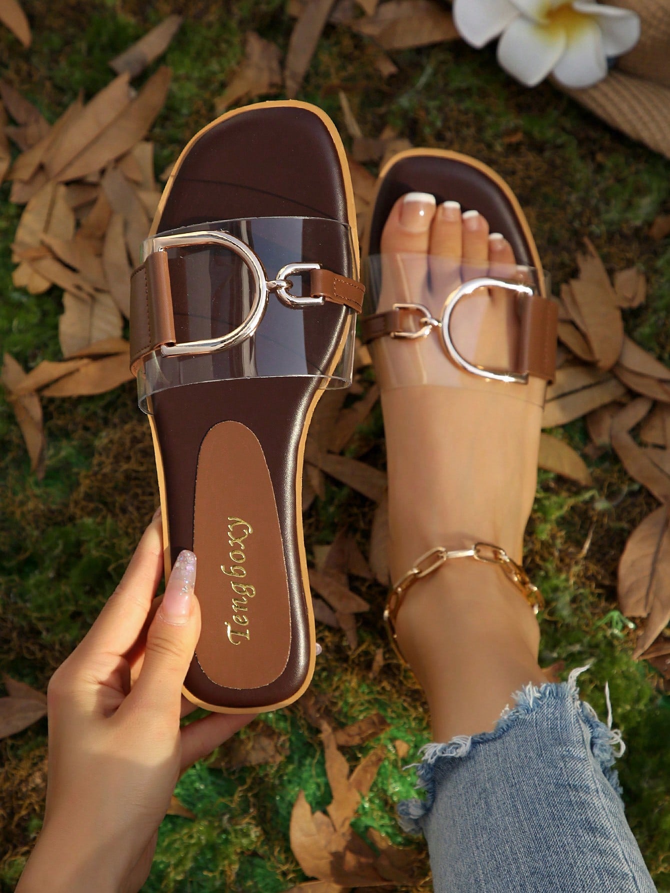 Women's chic flat sandals with ankle strap, cut-out design, colorblock pattern, and open toe, suitable for casual streetwear and beach wear.