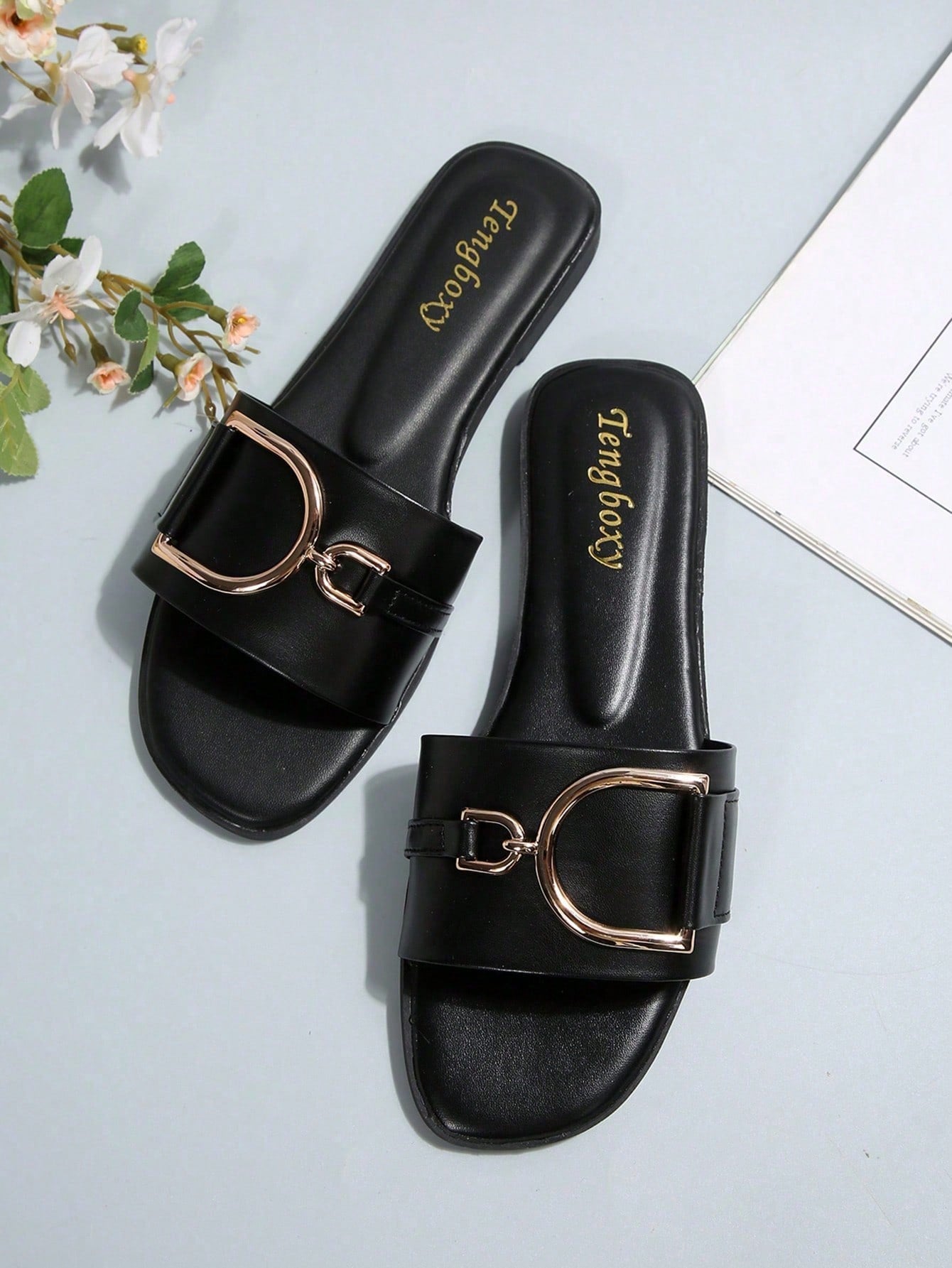 Women's chic flat sandals with ankle strap, cut-out design, colorblock pattern, and open toe, suitable for casual streetwear and beach wear.