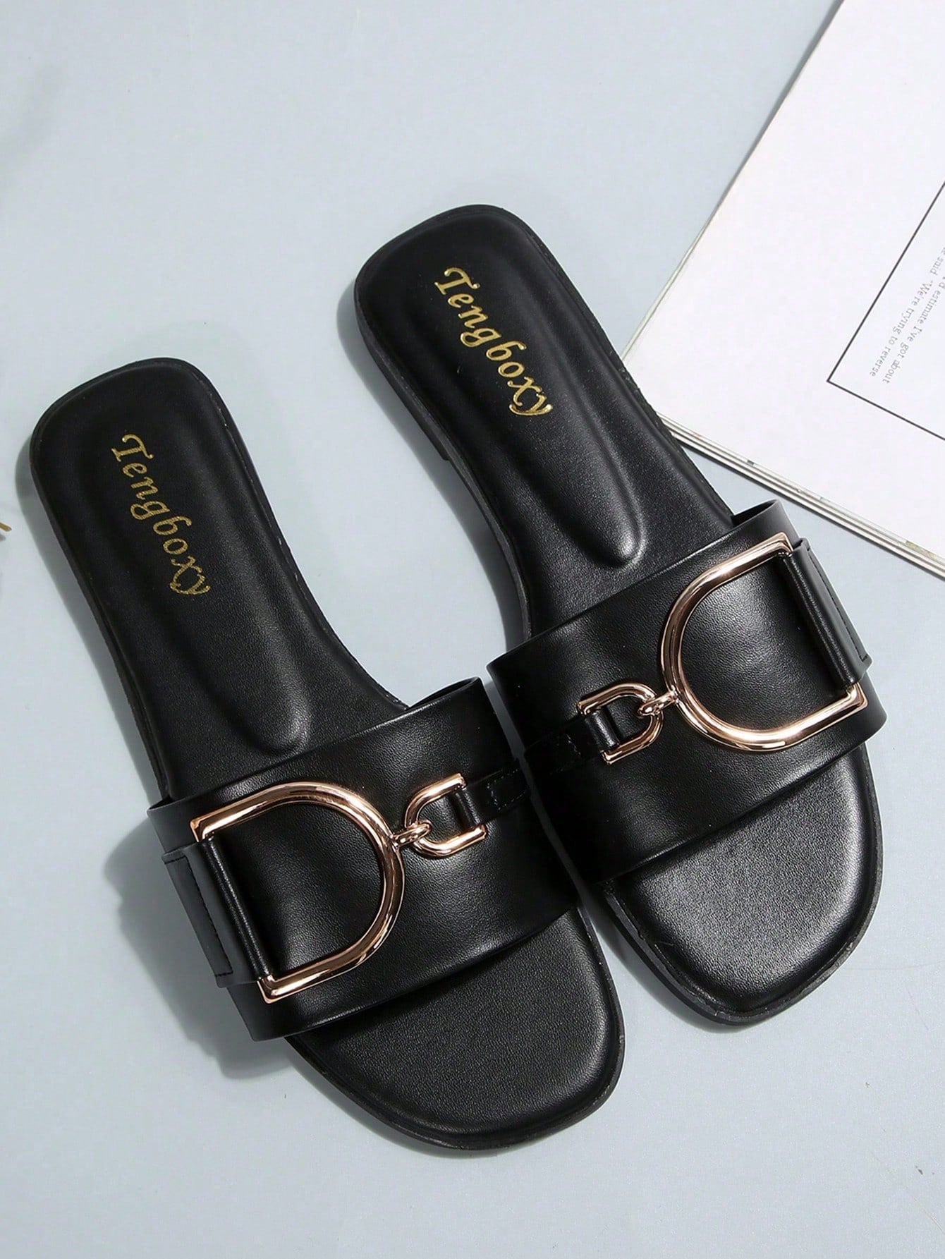 Women's chic flat sandals with ankle strap, cut-out design, colorblock pattern, and open toe, suitable for casual streetwear and beach wear.