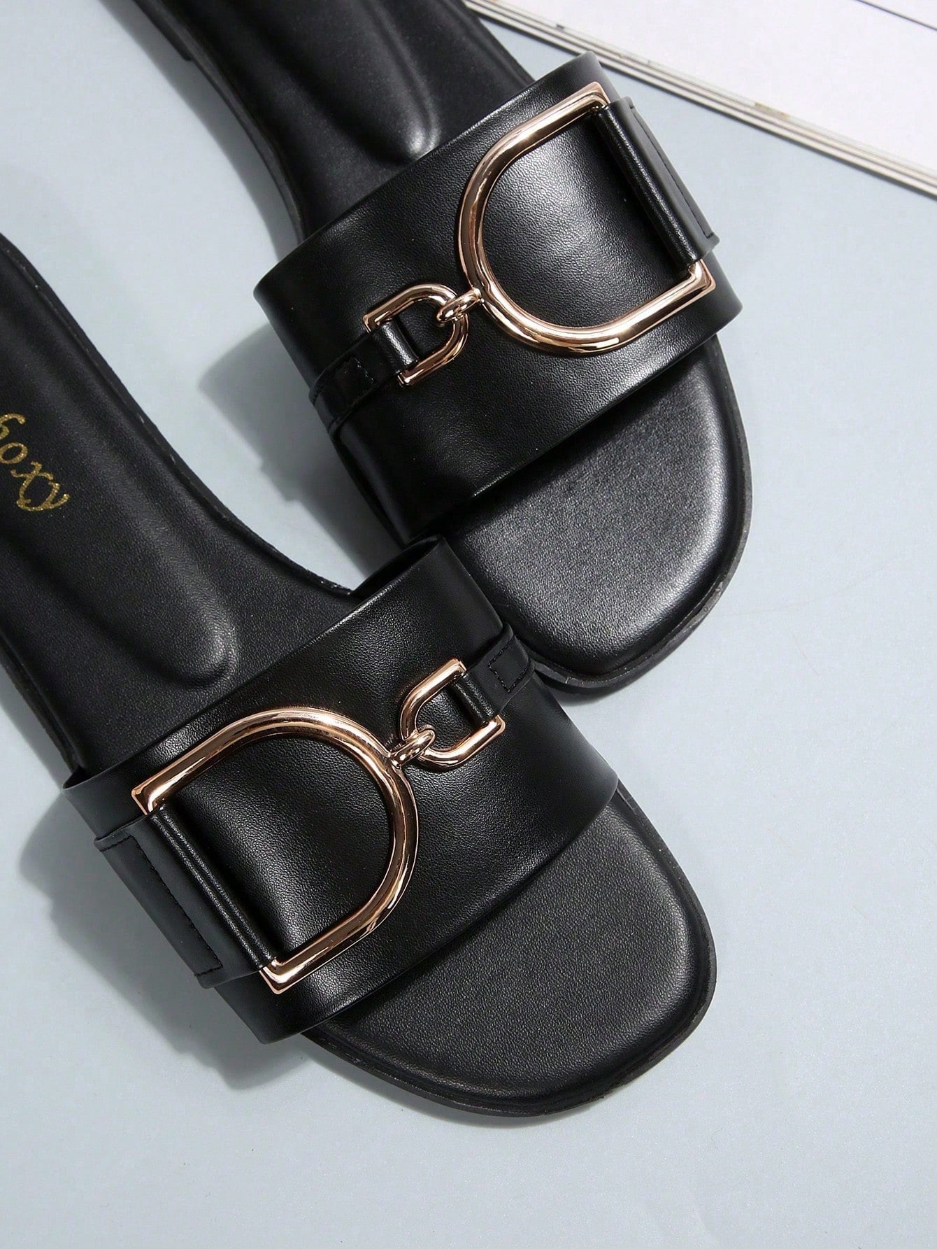 Women's chic flat sandals with ankle strap, cut-out design, colorblock pattern, and open toe, suitable for casual streetwear and beach wear.