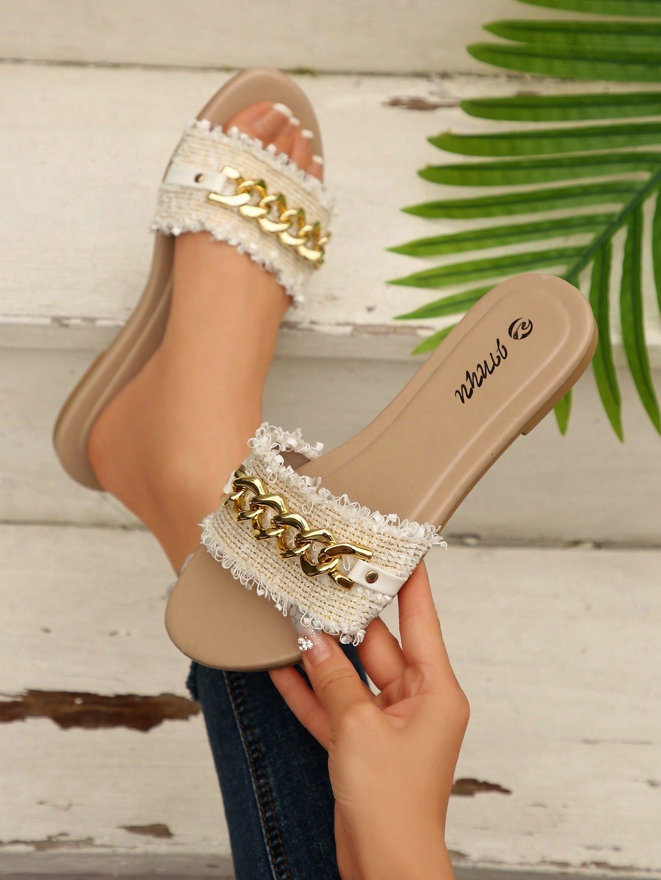 Women's flat open-toe slide sandals featuring pearl chain and rhinestone decor in a beach style.