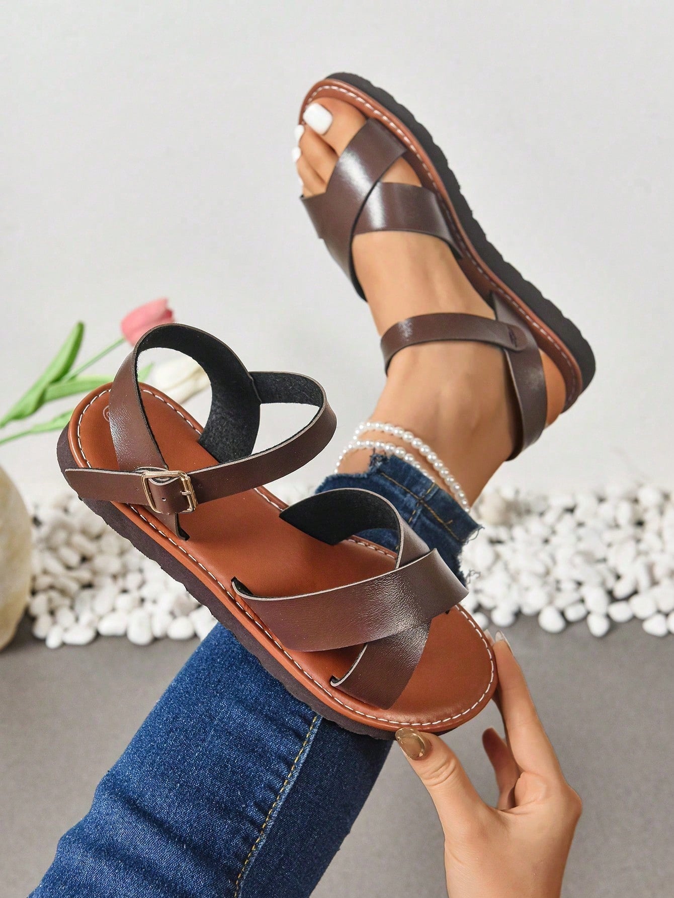 Women's plus size flat gladiator sandals with cross straps, cut-out details, and open toe in a casual retro Roman style for beach and everyday wear.