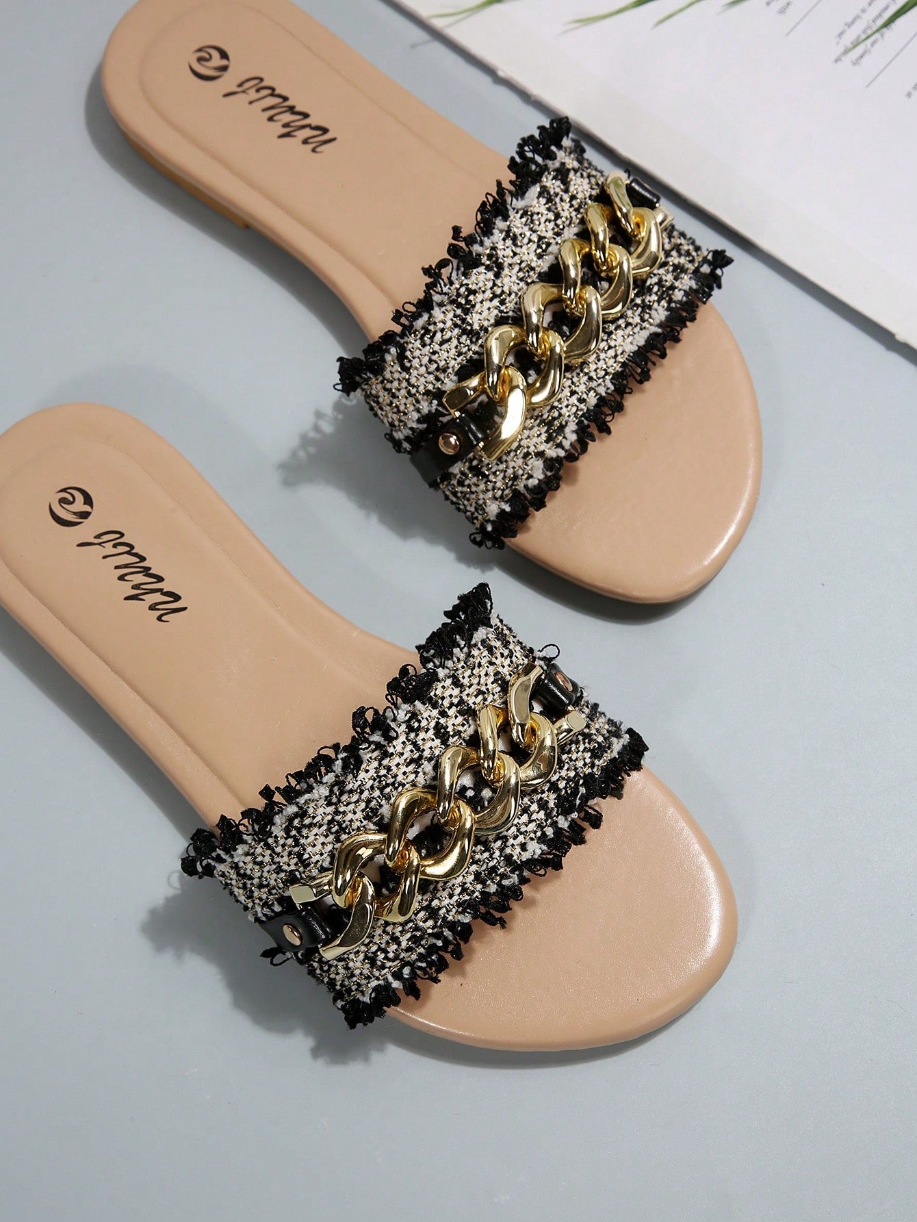 Women's flat open-toe slide sandals featuring pearl chain and rhinestone decor in a beach style.
