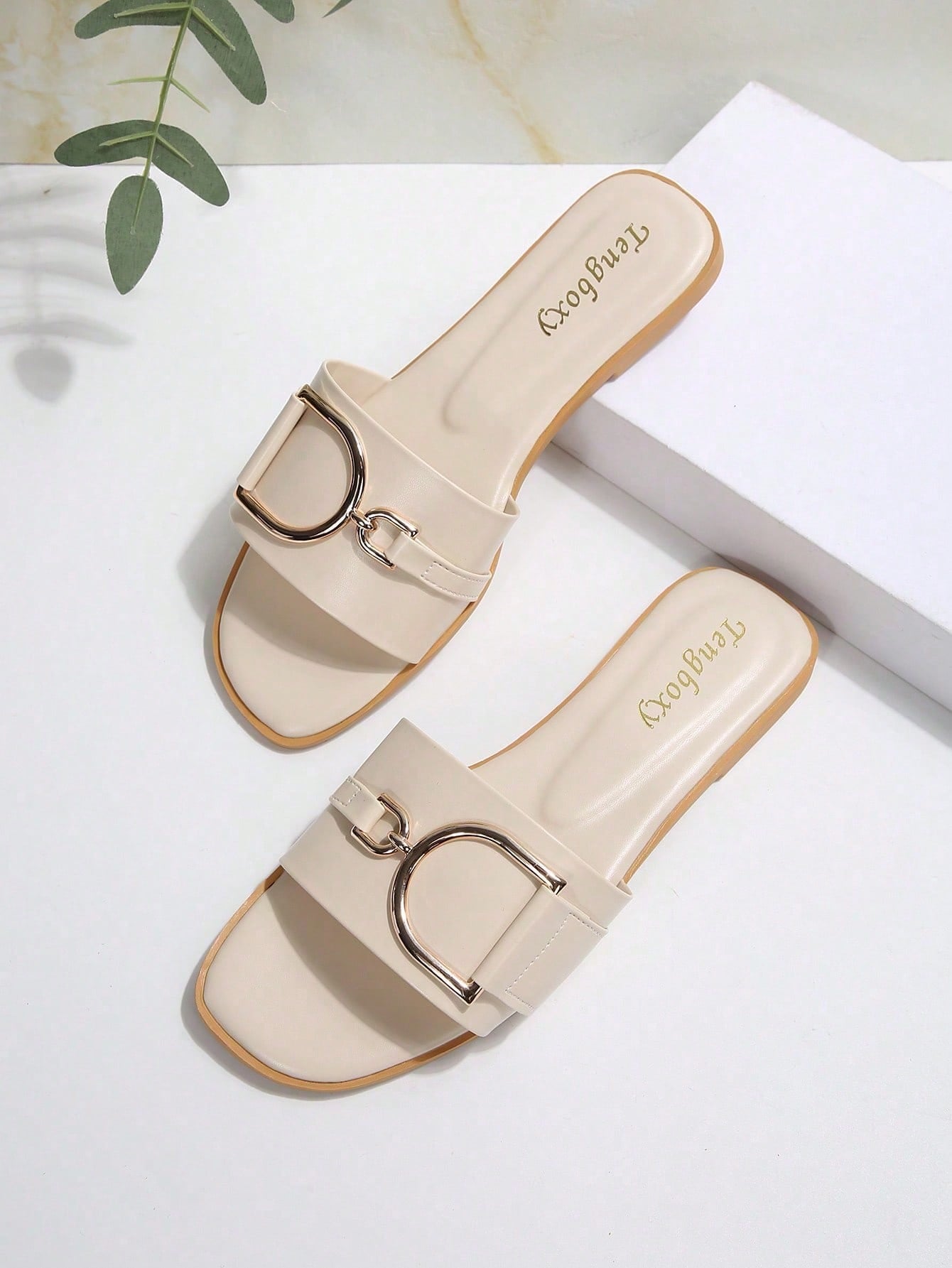 Women's chic flat sandals with ankle strap, cut-out design, colorblock pattern, and open toe, suitable for casual streetwear and beach wear.