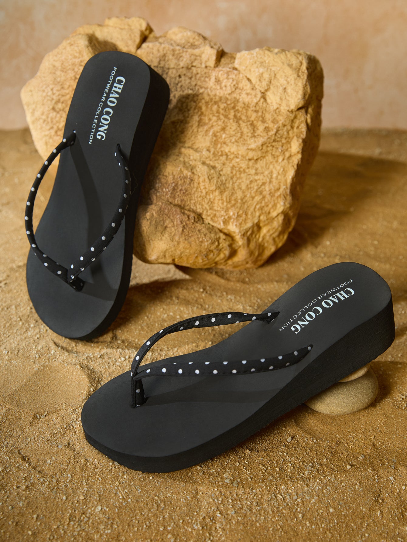 Women’s toe post platform flip-flops featuring flower decor in a style, designed for vacation, beach, and party wear.