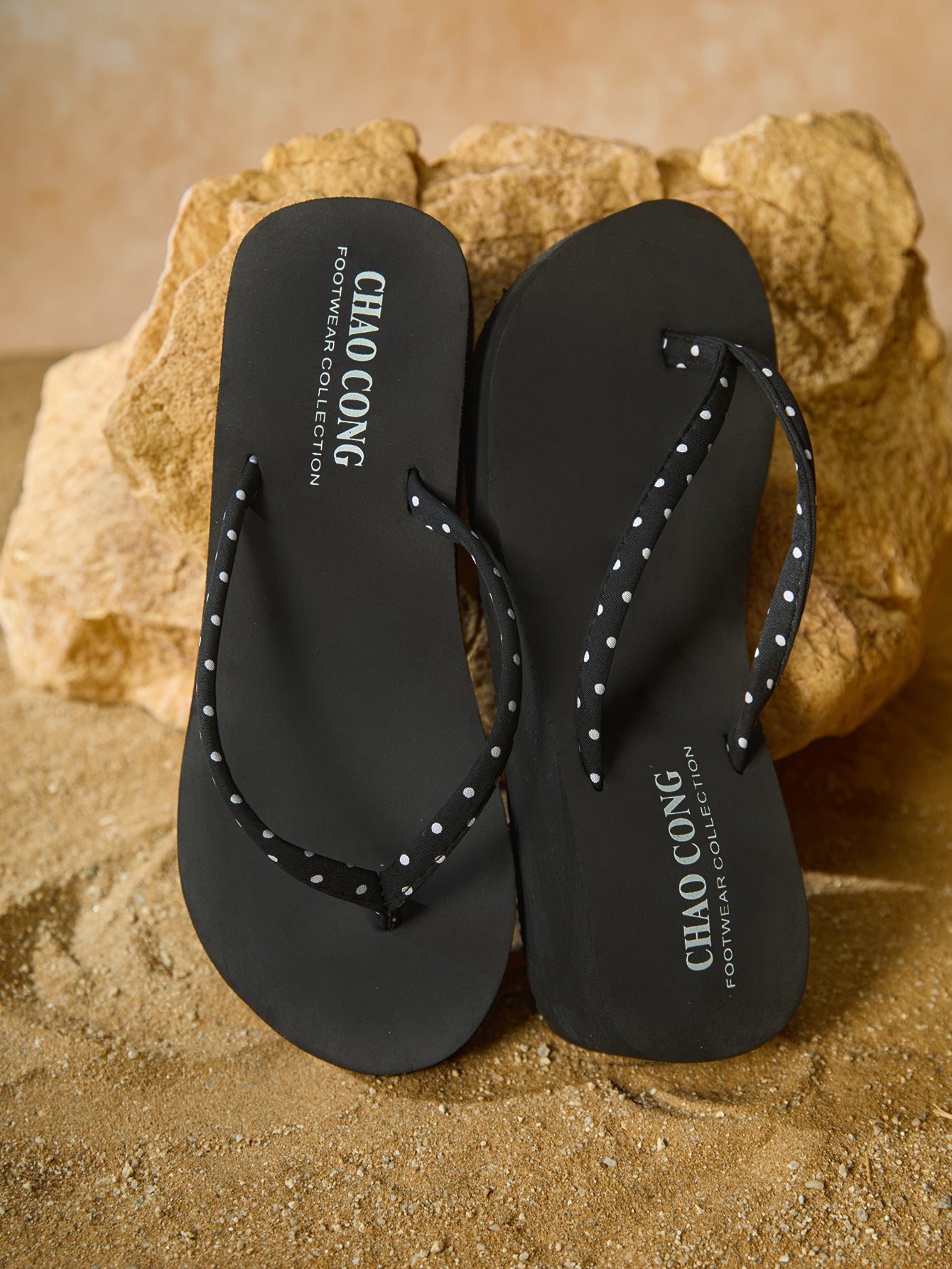 Women’s toe post platform flip-flops featuring flower decor in a style, designed for vacation, beach, and party wear.