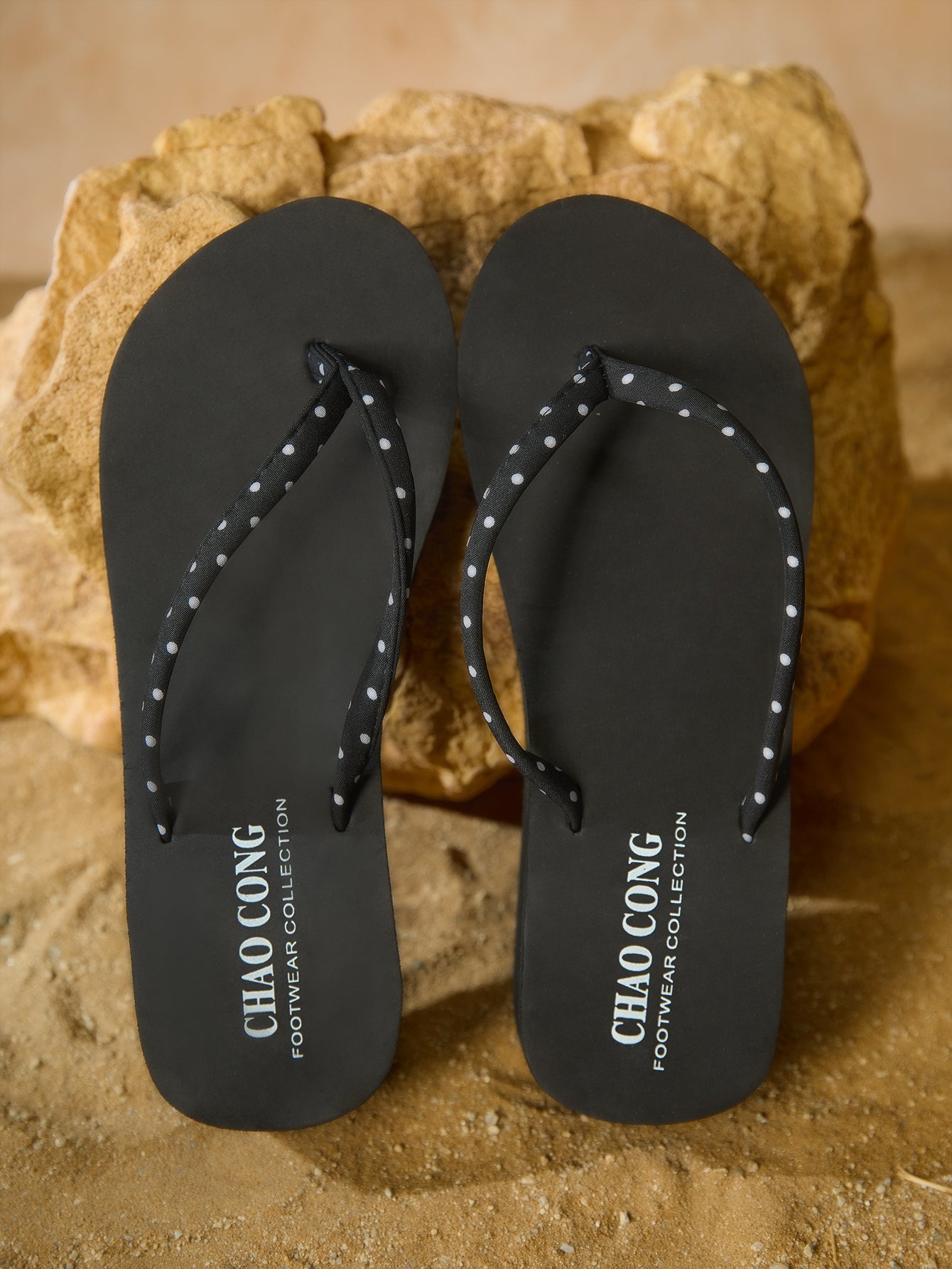 Women’s toe post platform flip-flops featuring flower decor in a style, designed for vacation, beach, and party wear.