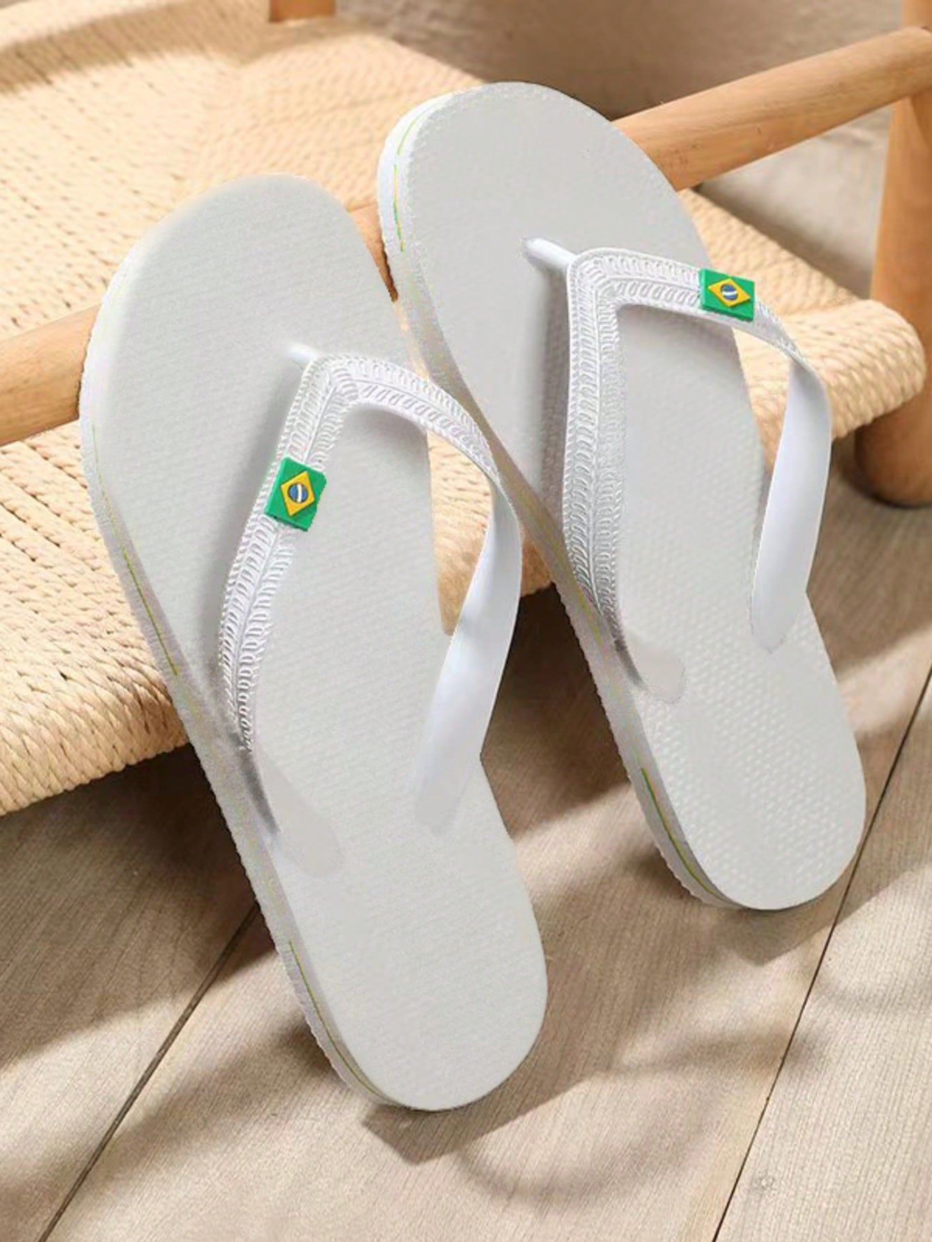 Women's flat slip-on beach flip flops with a round-toe shape and casual sandal style for indoor and outdoor use.