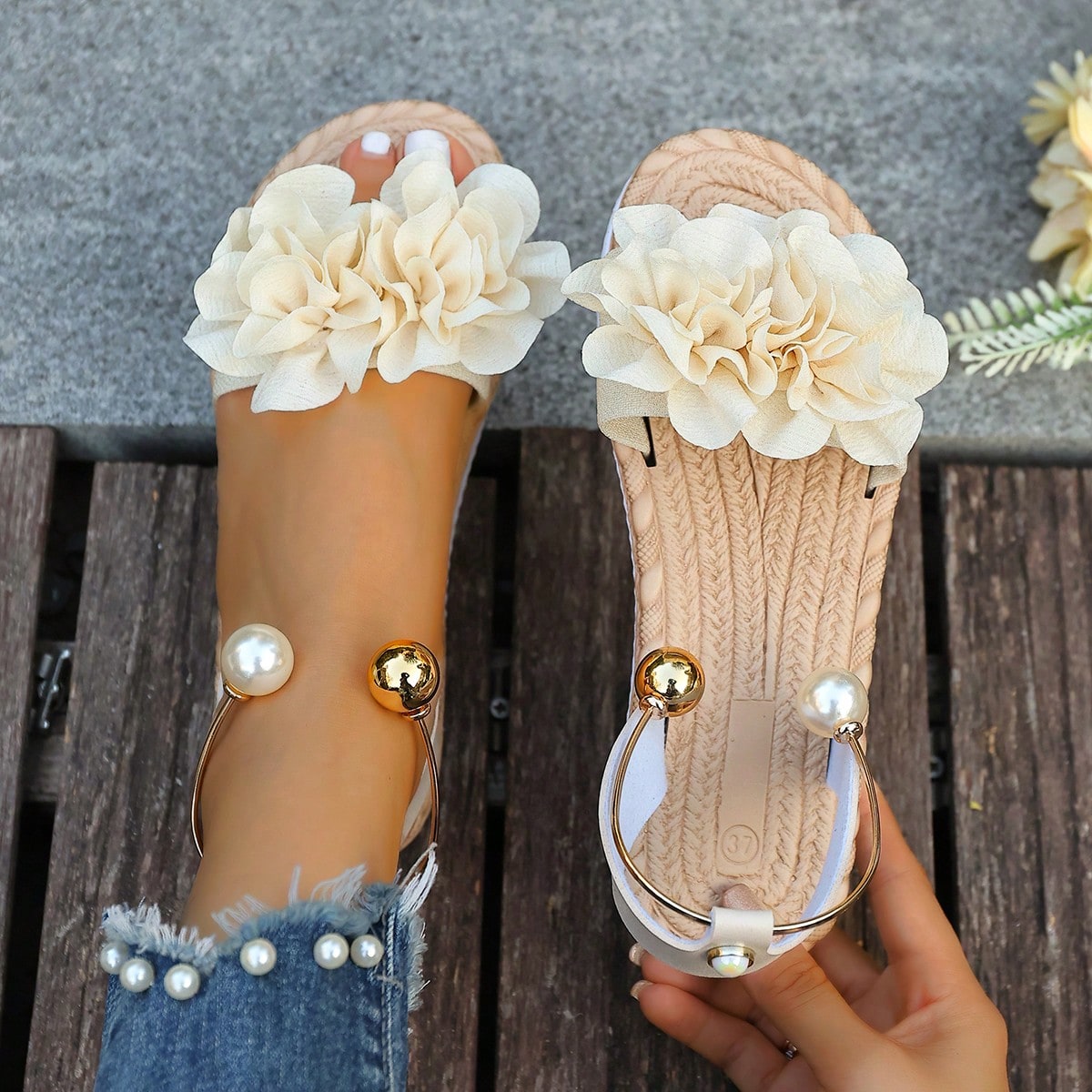 Women's floral beach slip-on flat sandals with soft non-slip sole and classic open sandal design in beige.