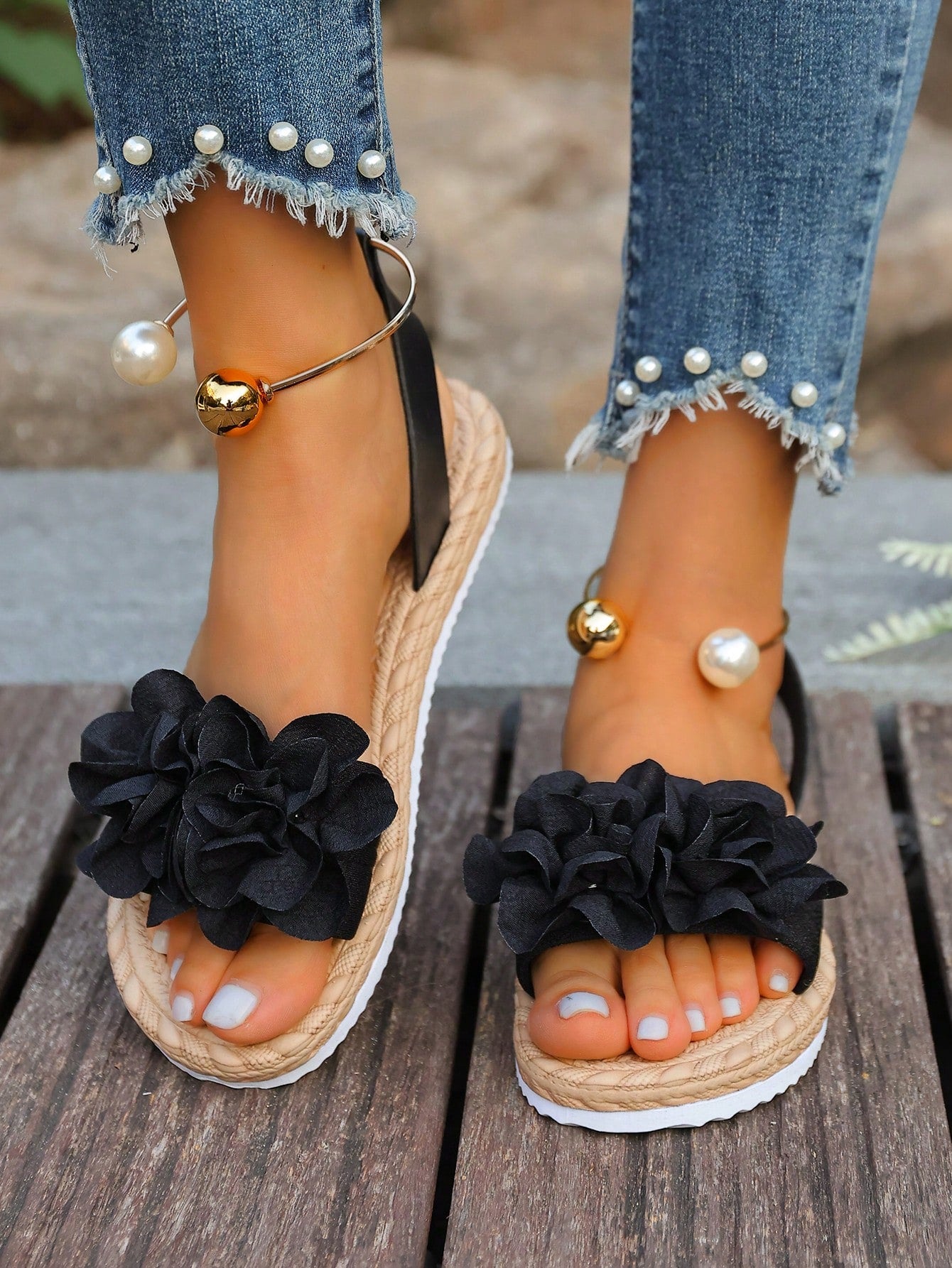 Women's floral beach slip-on flat sandals with soft non-slip sole and classic open sandal design in beige.