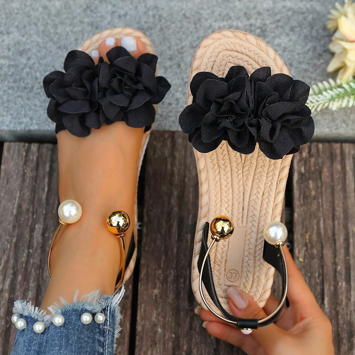 Women's floral beach slip-on flat sandals with soft non-slip sole and classic open sandal design in beige.