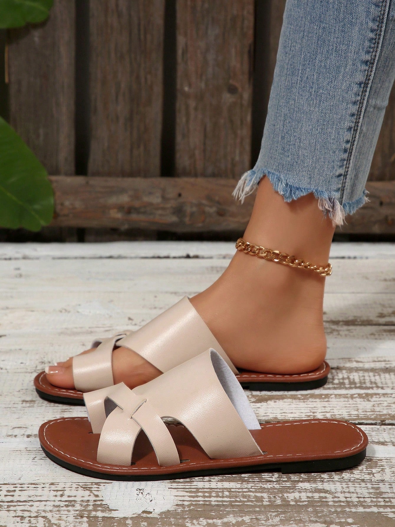 Women’s plus size flat slide sandals with toe-post front and cross-over patchwork upper, designed for casual outdoor and vacation wear.