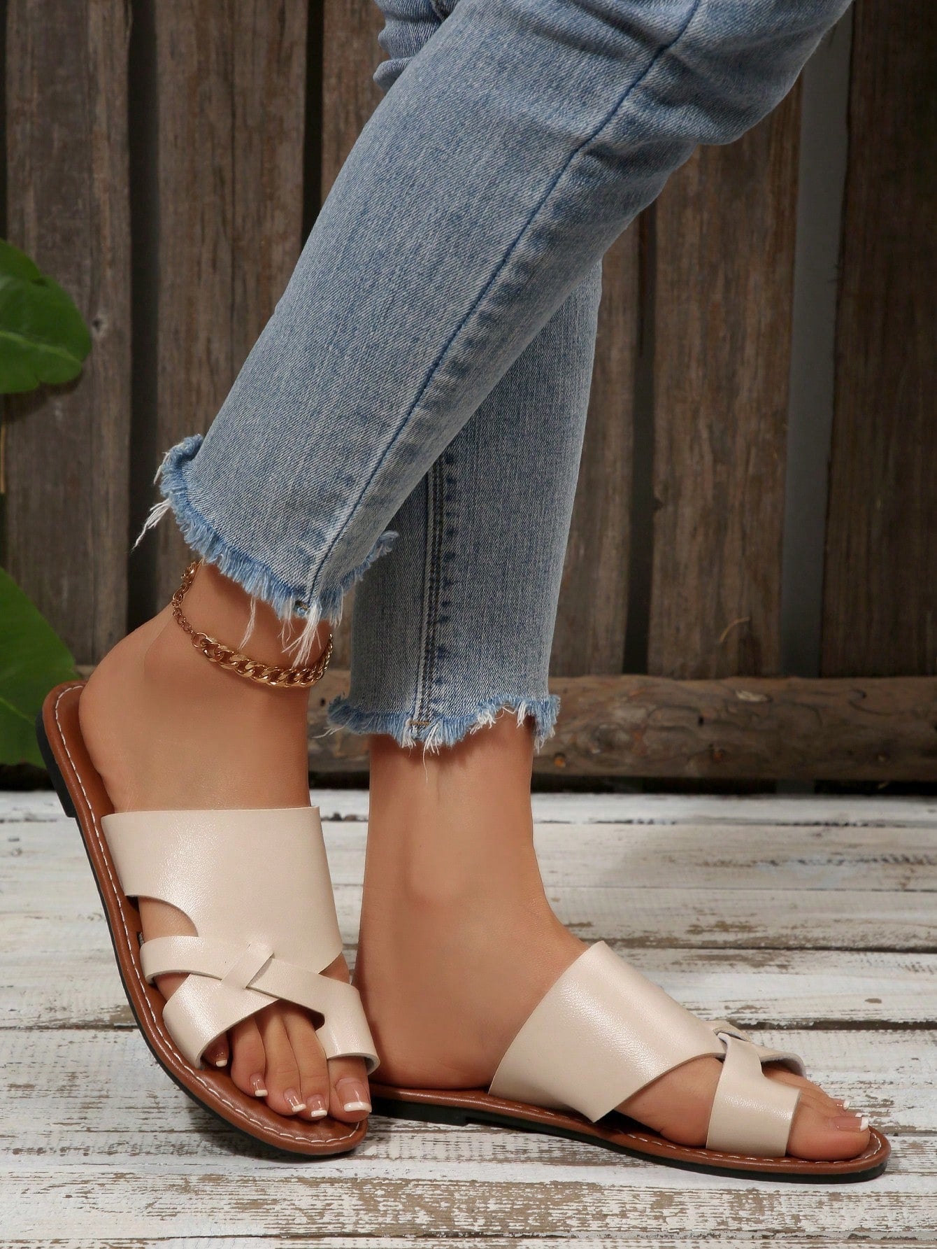 Women’s plus size flat slide sandals with toe-post front and cross-over patchwork upper, designed for casual outdoor and vacation wear.