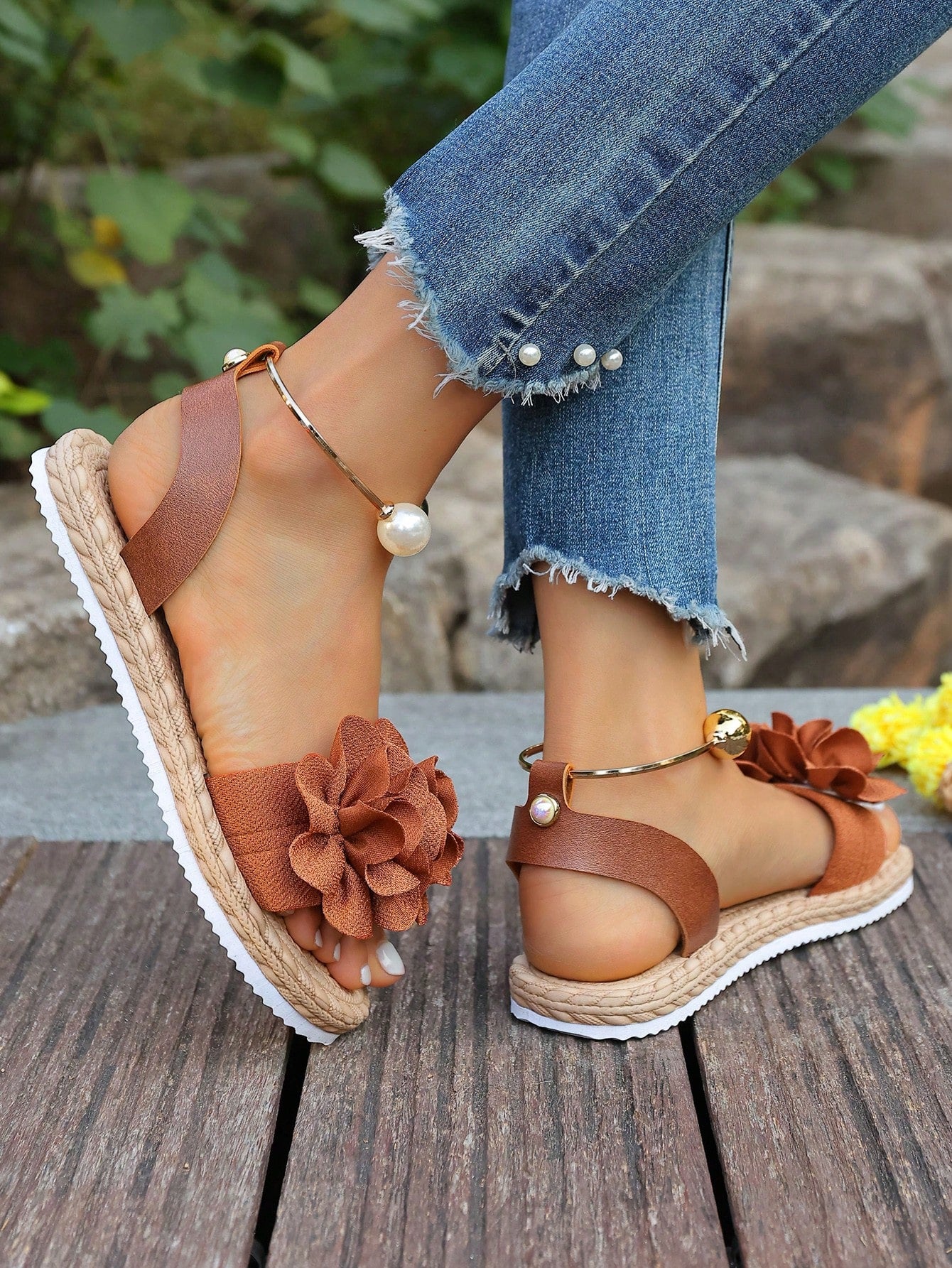 Women's floral beach slip-on flat sandals with soft non-slip sole and classic open sandal design in beige.