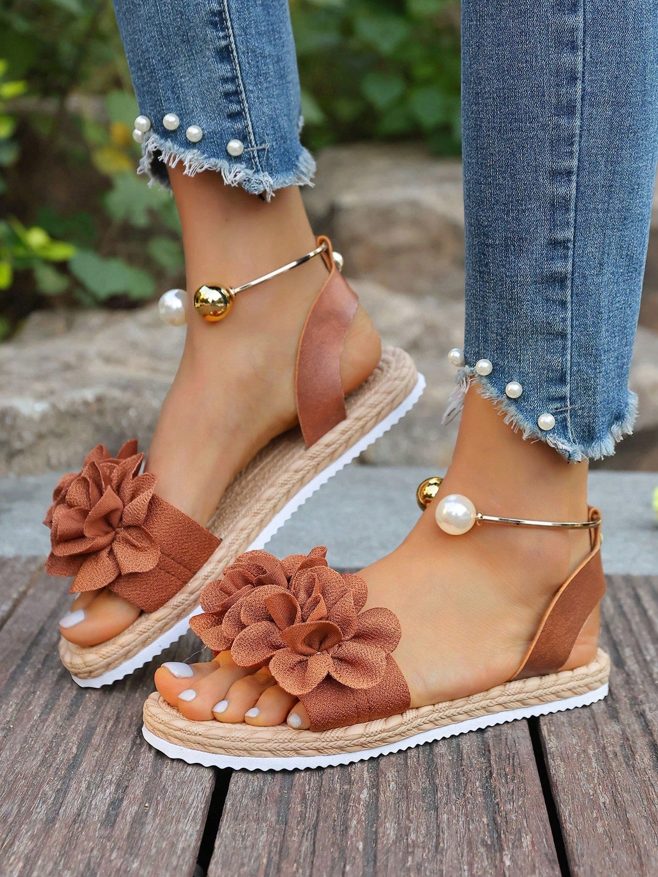 Women's floral beach slip-on flat sandals with soft non-slip sole and classic open sandal design in beige.