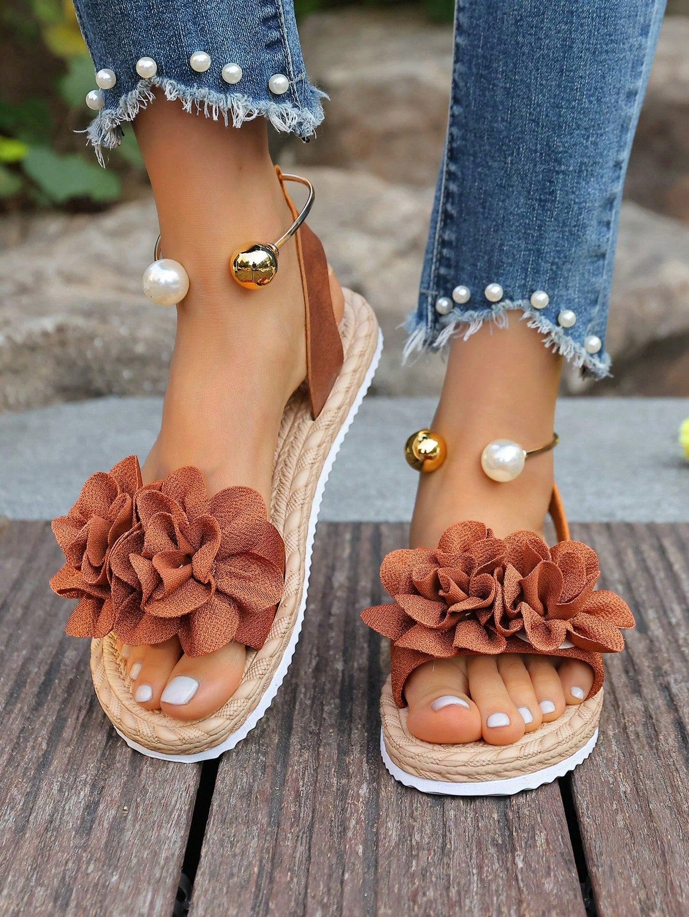 Women's floral beach slip-on flat sandals with soft non-slip sole and classic open sandal design in beige.
