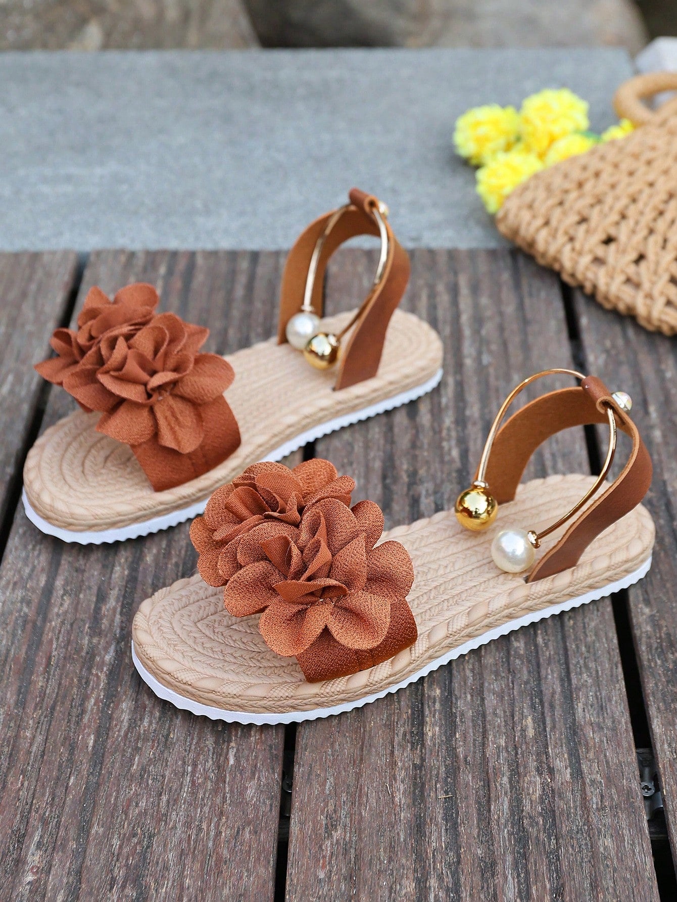 Women's floral beach slip-on flat sandals with soft non-slip sole and classic open sandal design in beige.