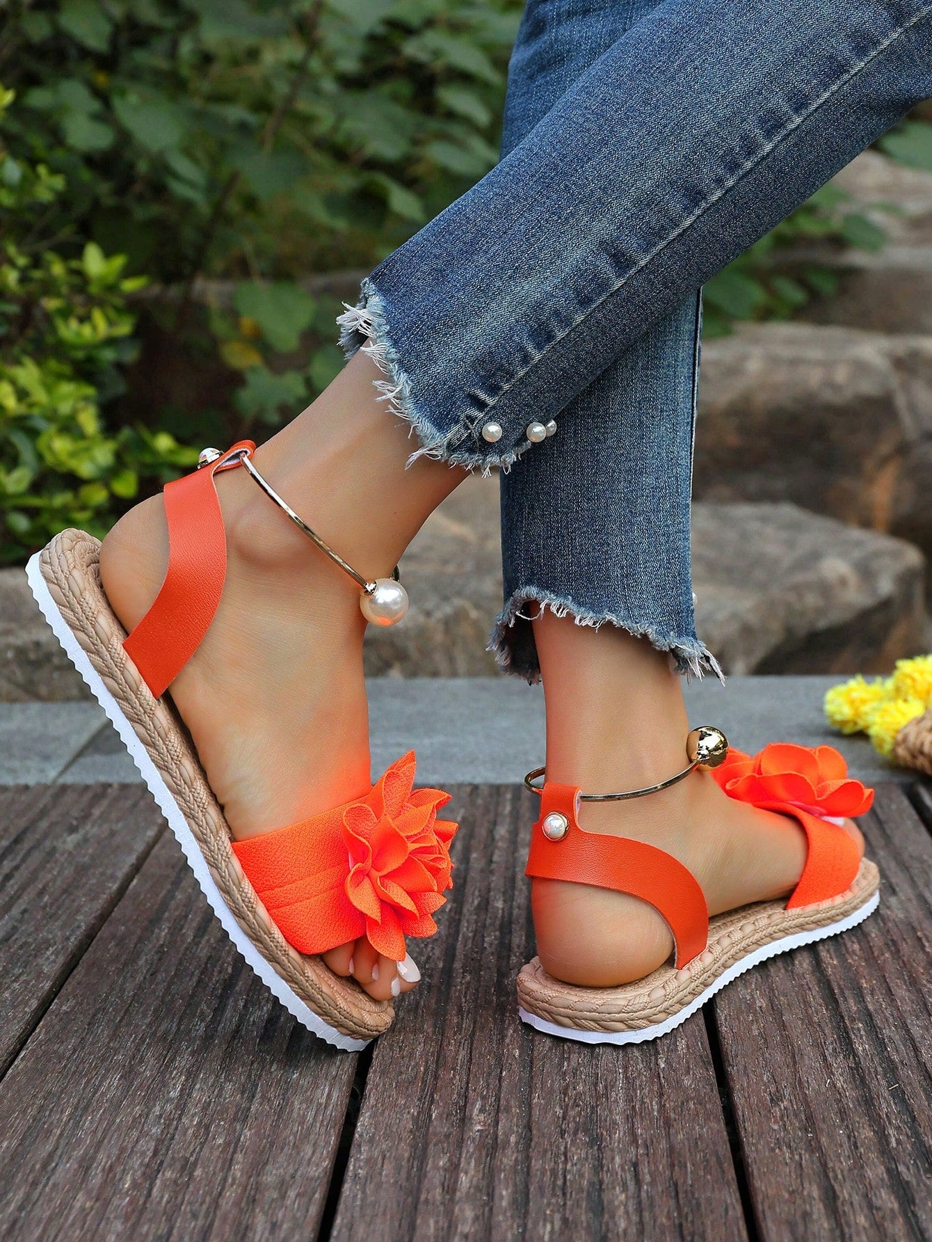 Women's floral beach slip-on flat sandals with soft non-slip sole and classic open sandal design in beige.