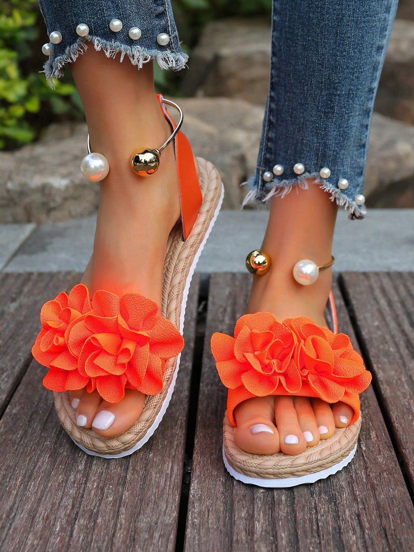 Women's floral beach slip-on flat sandals with soft non-slip sole and classic open sandal design in beige.