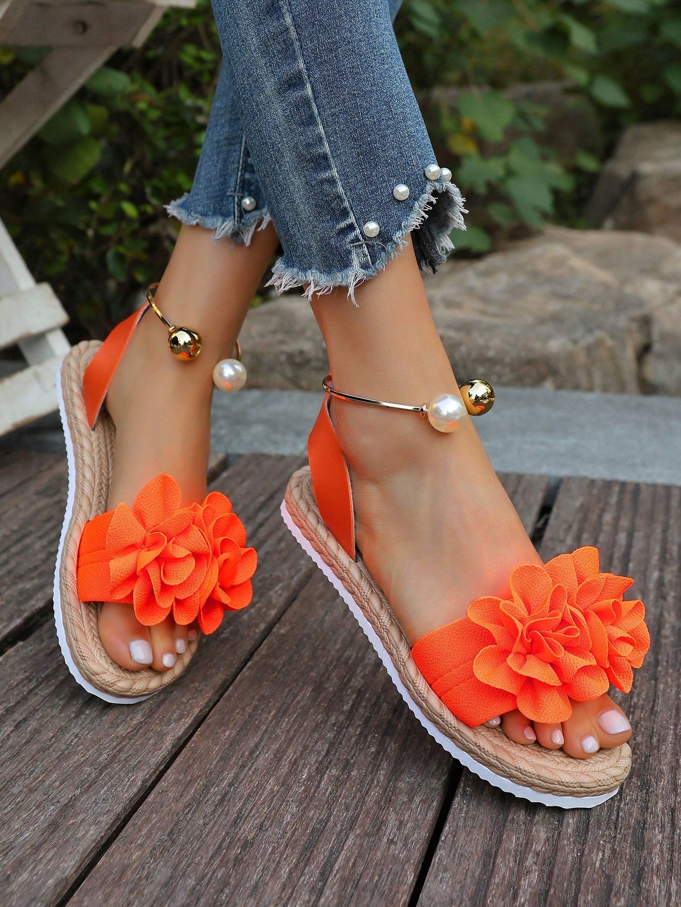 Women's floral beach slip-on flat sandals with soft non-slip sole and classic open sandal design in beige.