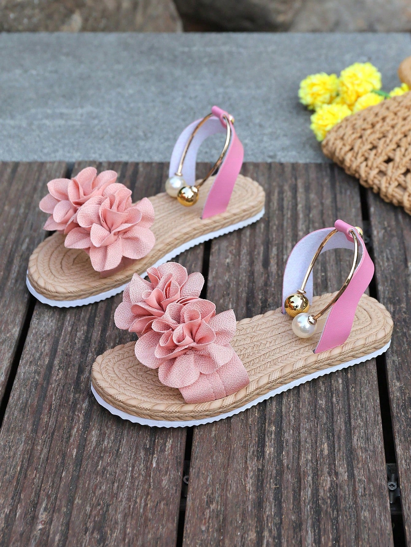 Women's floral beach slip-on flat sandals with soft non-slip sole and classic open sandal design in beige.