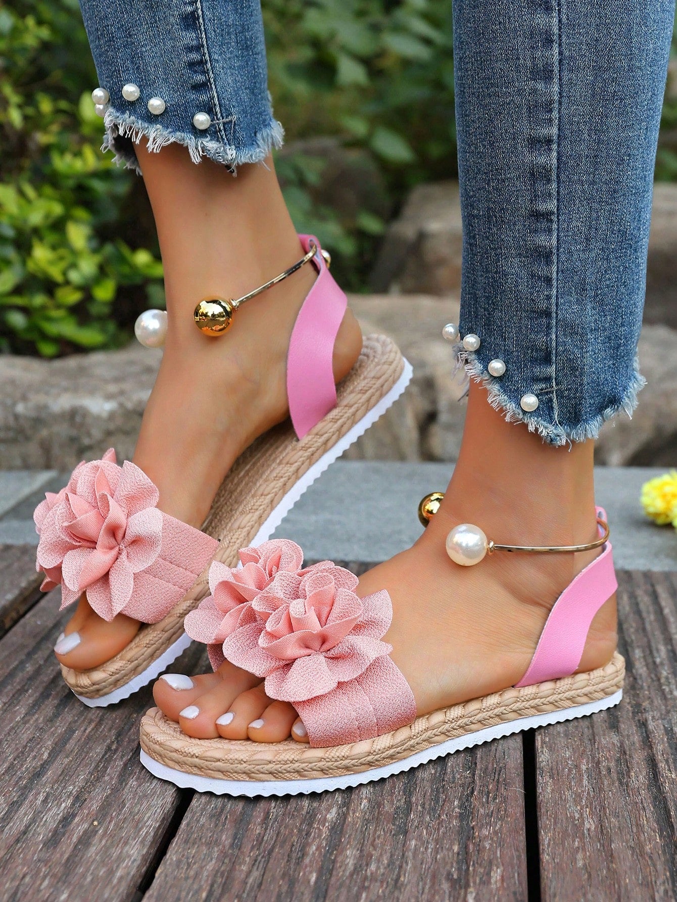 Women's floral beach slip-on flat sandals with soft non-slip sole and classic open sandal design in beige.