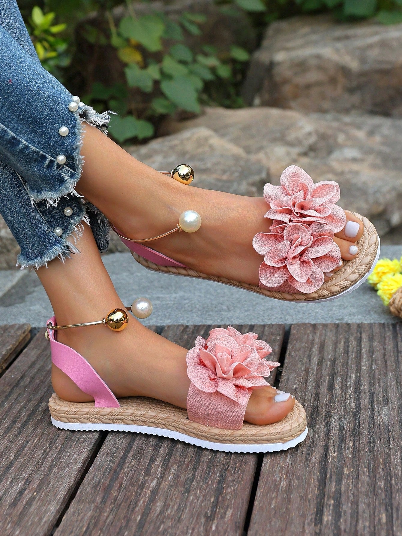 Women's floral beach slip-on flat sandals with soft non-slip sole and classic open sandal design in beige.