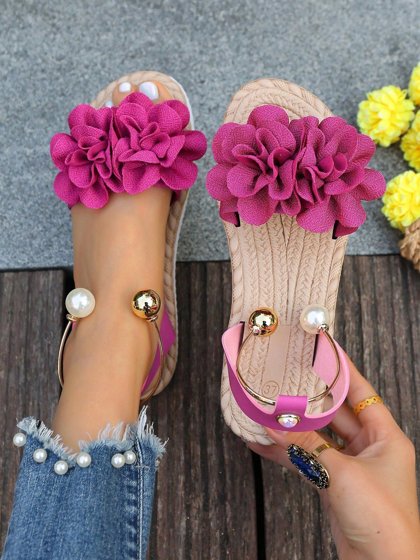 Women's floral beach slip-on flat sandals with soft non-slip sole and classic open sandal design in beige.