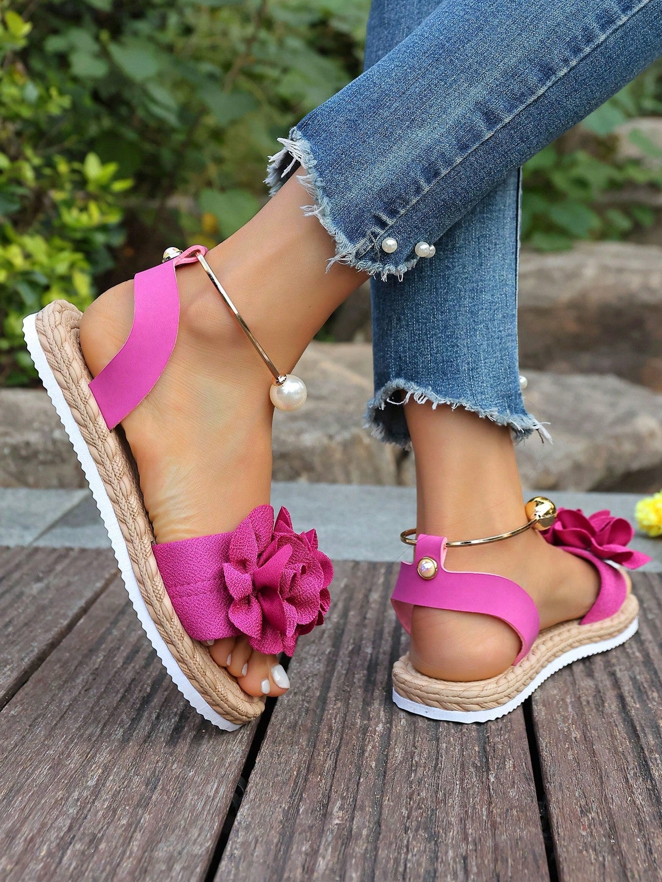Women's floral beach slip-on flat sandals with soft non-slip sole and classic open sandal design in beige.