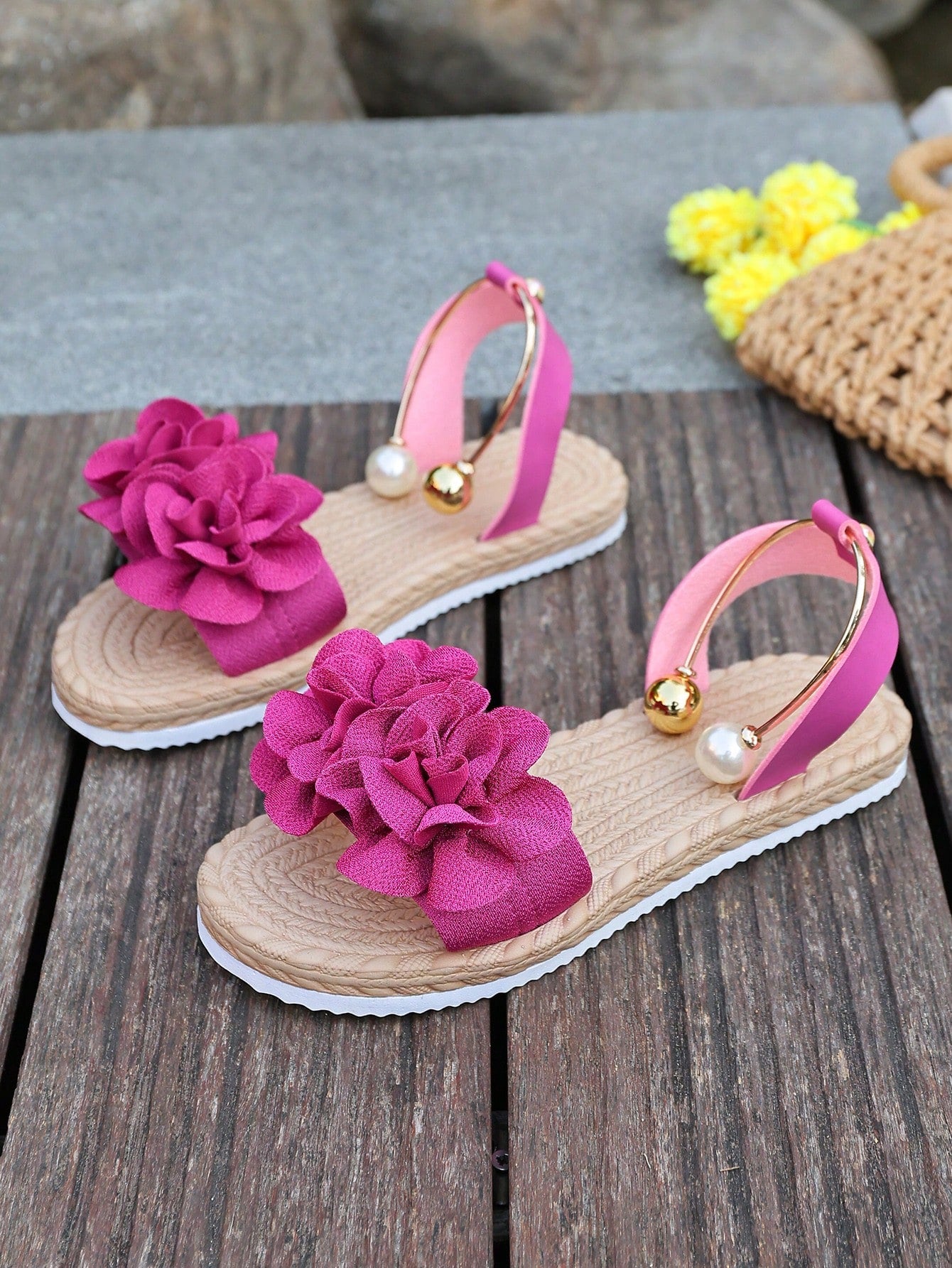 Women's floral beach slip-on flat sandals with soft non-slip sole and classic open sandal design in beige.