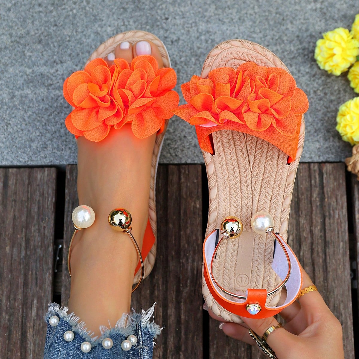 Women's floral beach slip-on flat sandals with soft non-slip sole and classic open sandal design in beige.