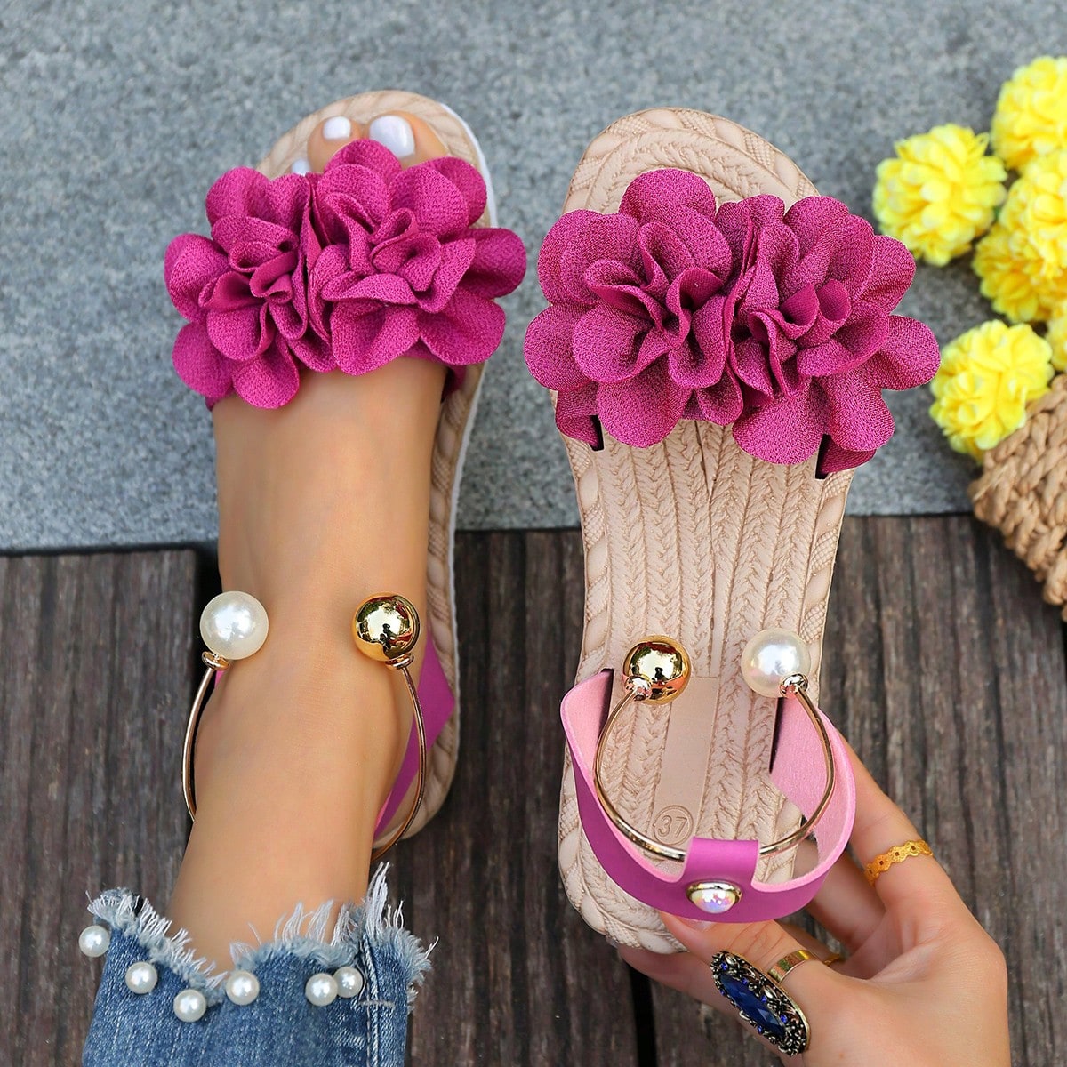 Women's floral beach slip-on flat sandals with soft non-slip sole and classic open sandal design in beige.