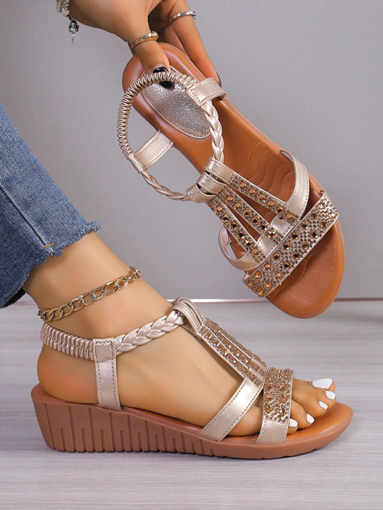 Women's bohemian rhinestone strappy flat sandals with open toe, designed as comfortable non-slip beach shoes.