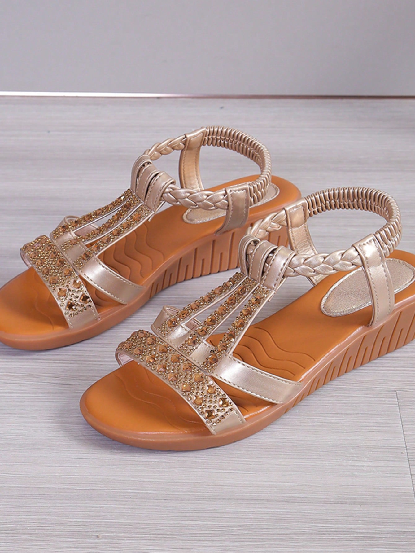 Women's bohemian rhinestone strappy flat sandals with open toe, designed as comfortable non-slip beach shoes.