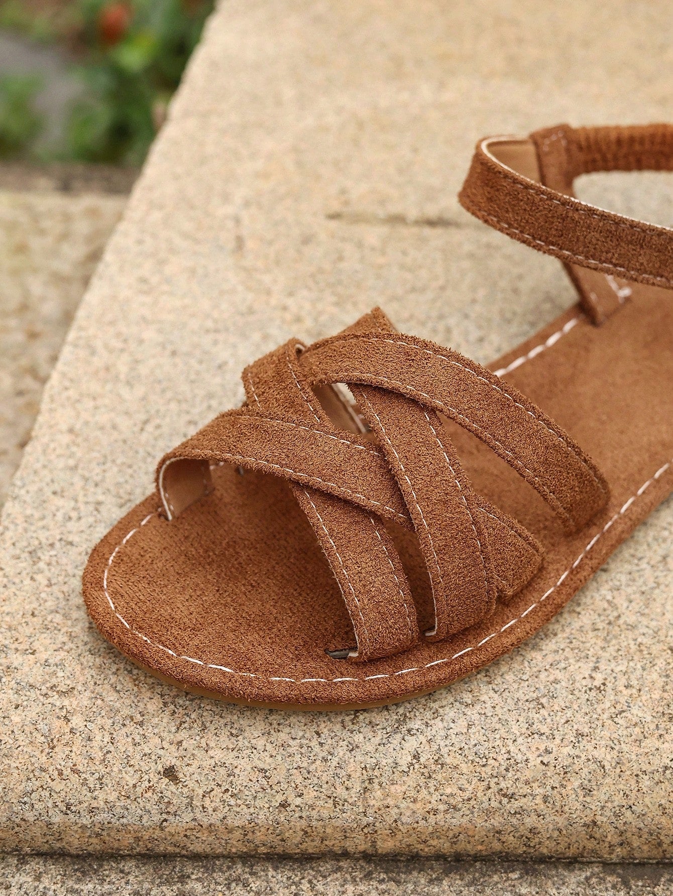 Women's flat thick sole gladiator sandals with cross adjustable straps and open toe, suitable for casual, vacation, and beach wear.