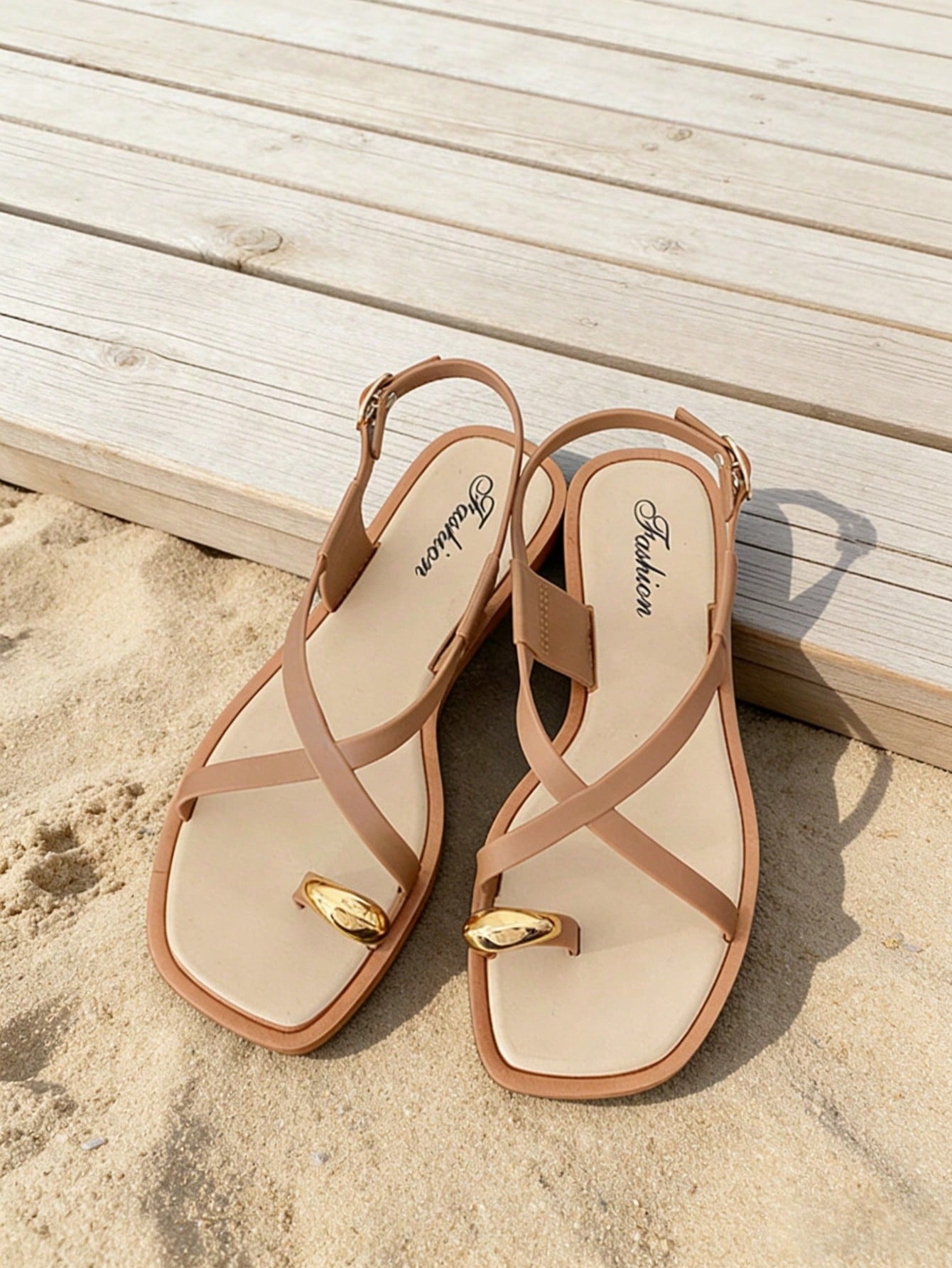 Women's flat toe-post sandals with cross-over straps and buckle detail, elegant outdoor style