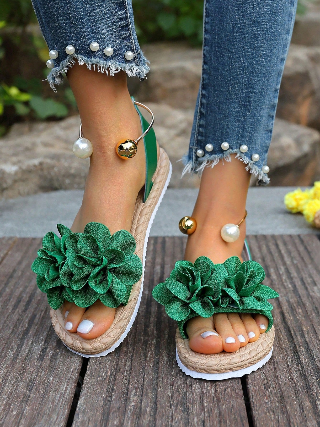 Women's floral beach slip-on flat sandals with soft non-slip sole and classic open sandal design in beige.