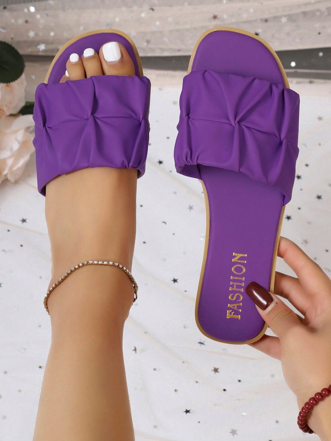 Women's open-toe flat slide sandals with pleated ruffle-edge detail and colorblock design, featuring a soft PU leather footbed and non-slip outsole for beach and casual outdoor wear.