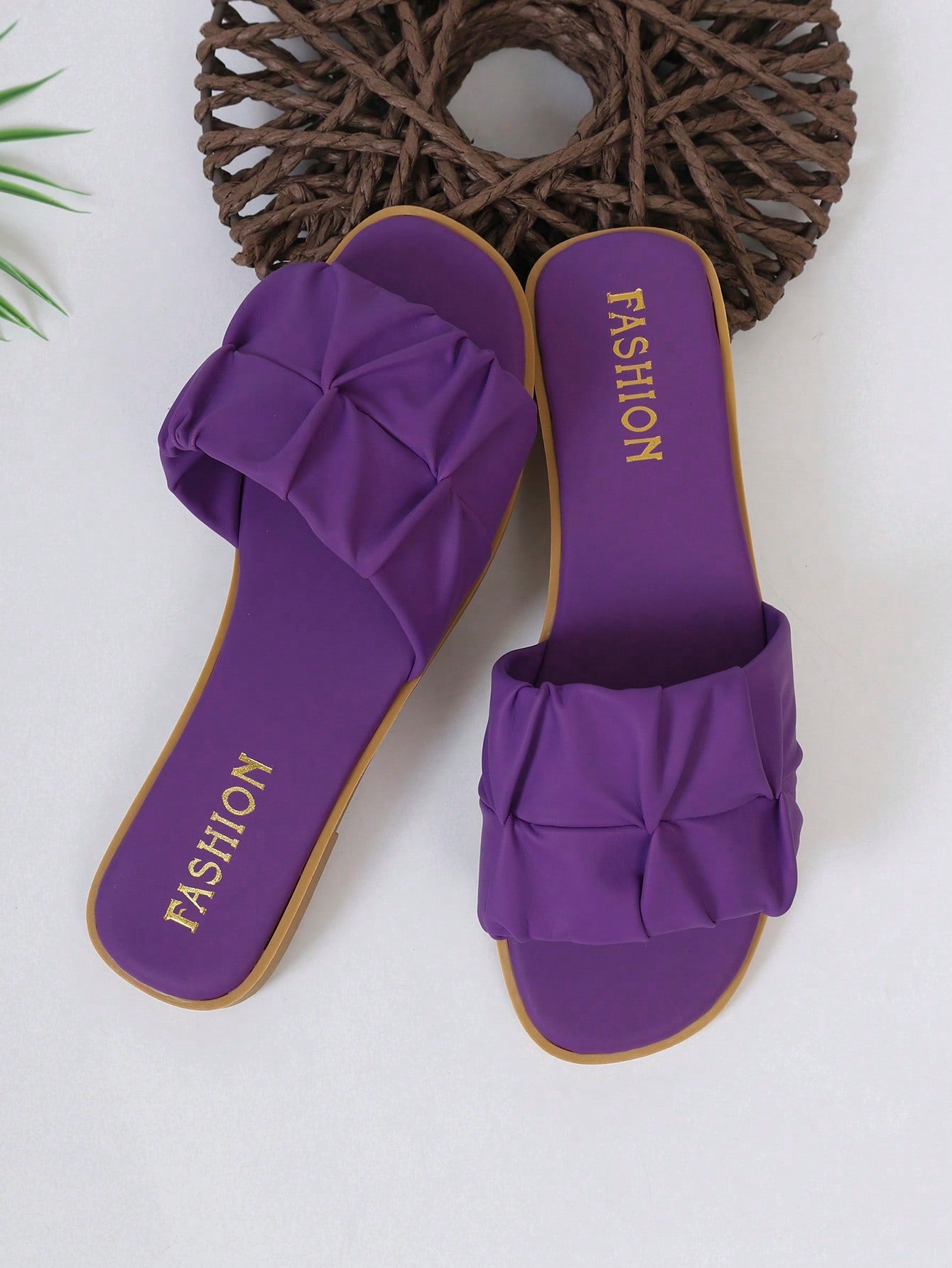 Women's open-toe flat slide sandals with pleated ruffle-edge detail and colorblock design, featuring a soft PU leather footbed and non-slip outsole for beach and casual outdoor wear.