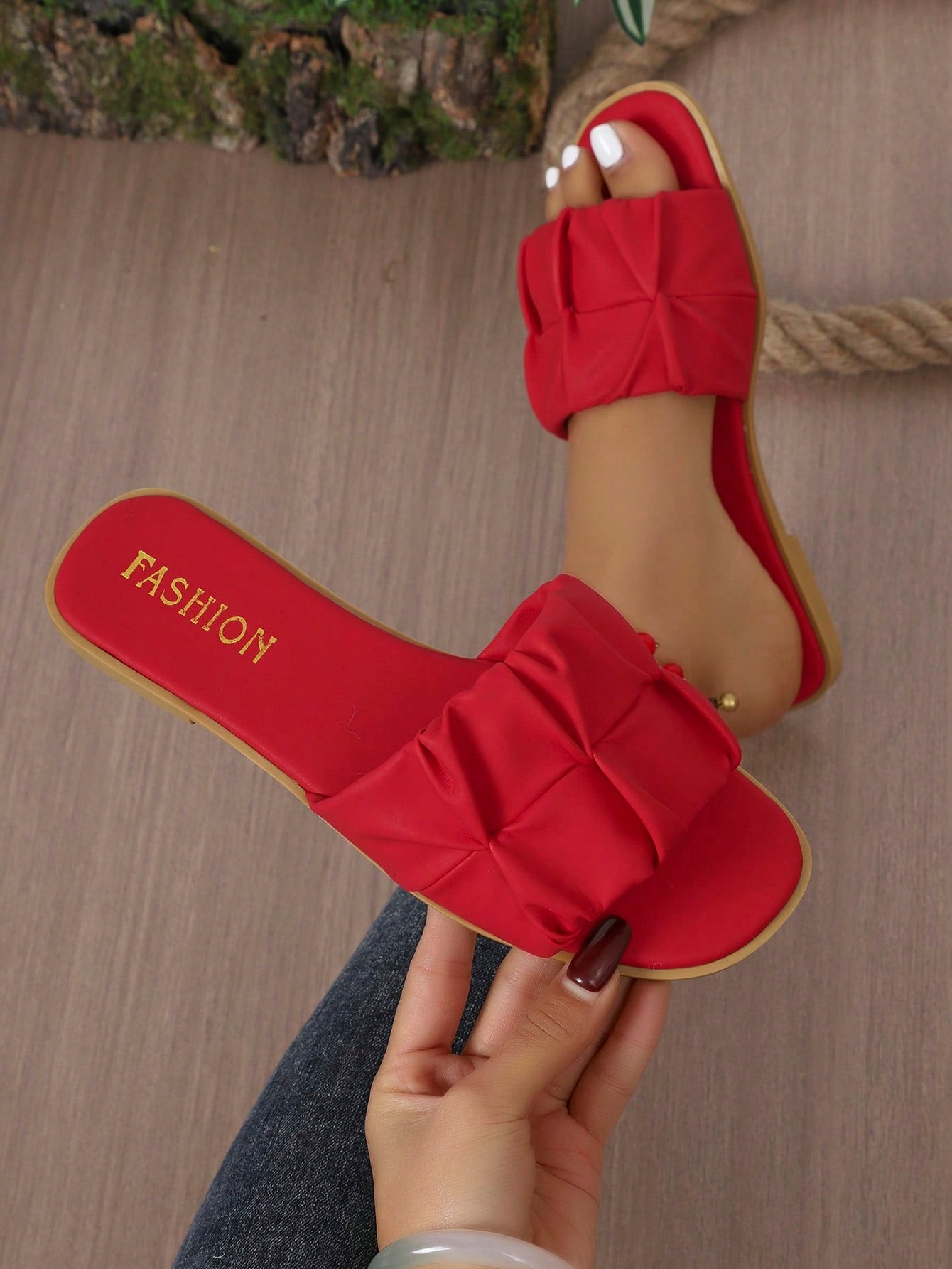 Women's open-toe flat slide sandals with pleated ruffle-edge detail and colorblock design, featuring a soft PU leather footbed and non-slip outsole for beach and casual outdoor wear.