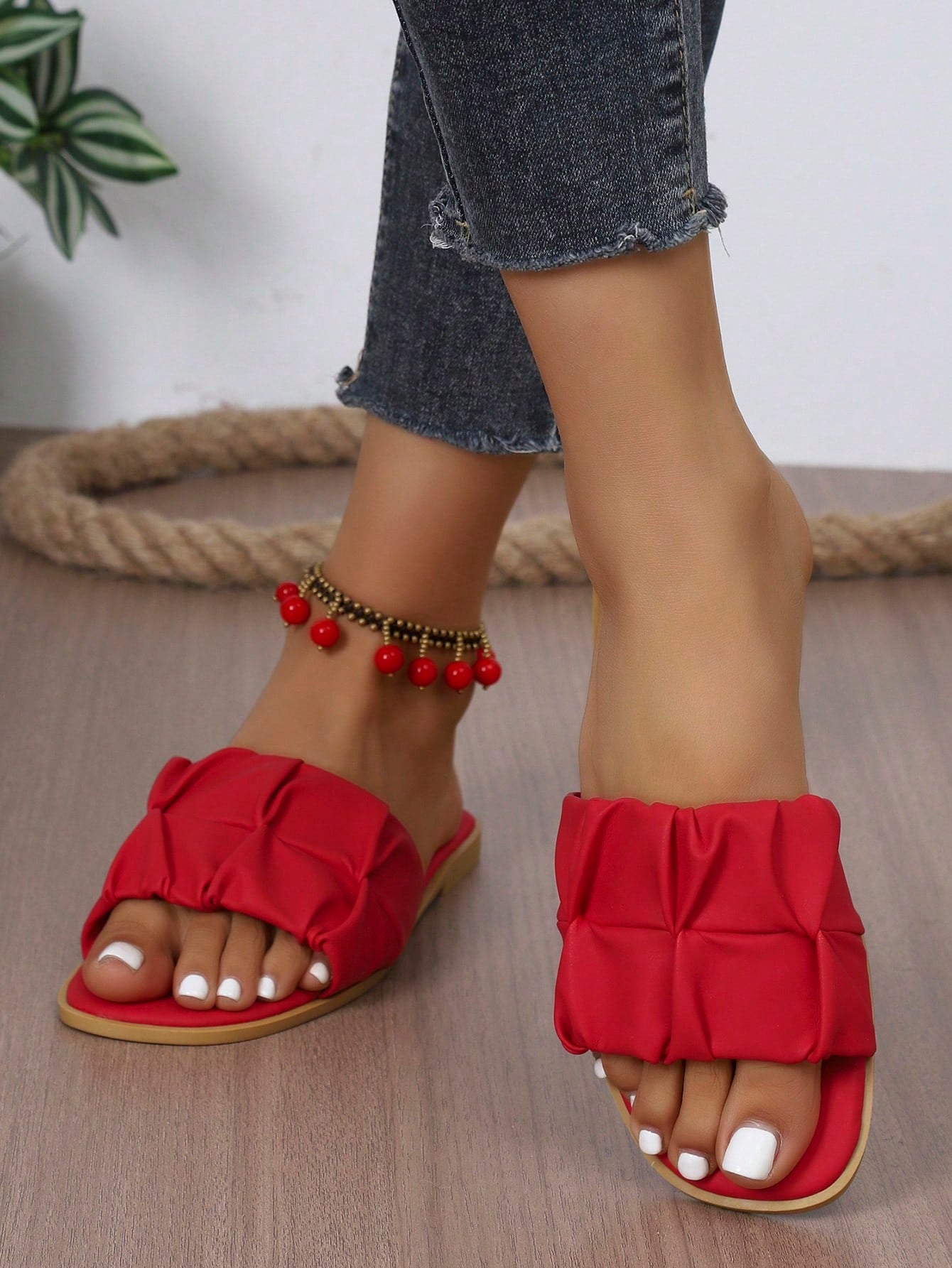 Women's open-toe flat slide sandals with pleated ruffle-edge detail and colorblock design, featuring a soft PU leather footbed and non-slip outsole for beach and casual outdoor wear.