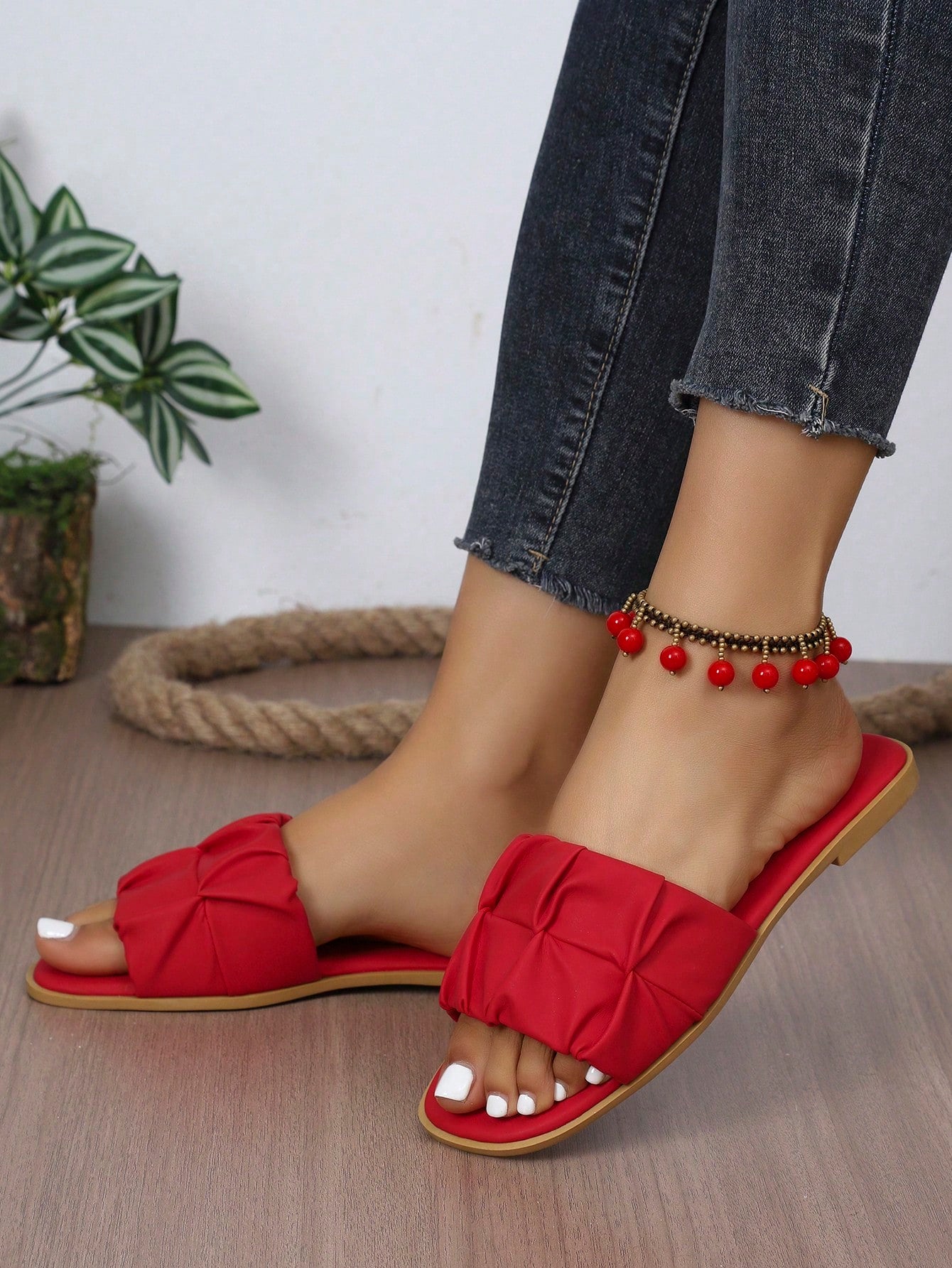 Women's open-toe flat slide sandals with pleated ruffle-edge detail and colorblock design, featuring a soft PU leather footbed and non-slip outsole for beach and casual outdoor wear.