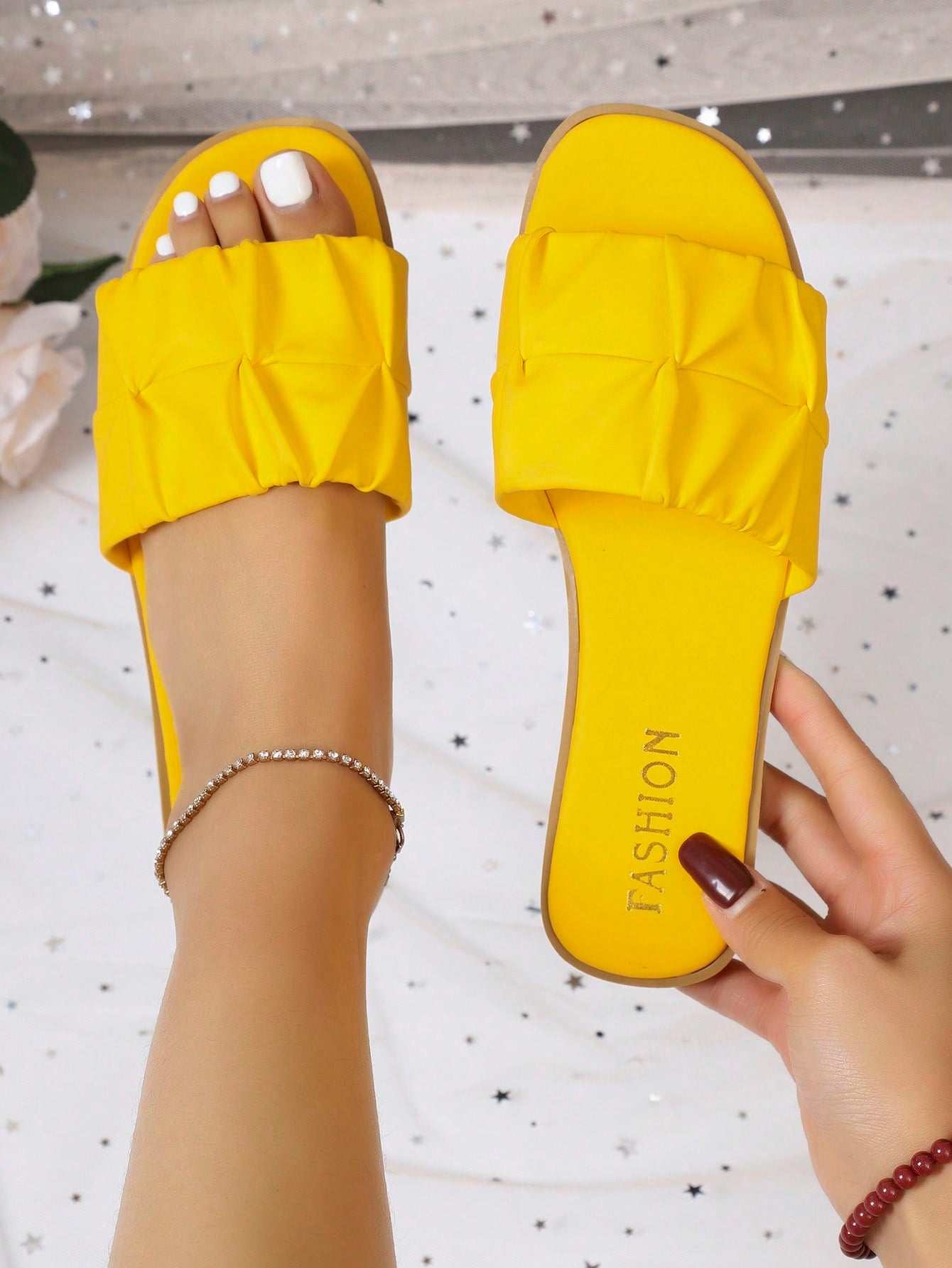 Women's open-toe flat slide sandals with pleated ruffle-edge detail and colorblock design, featuring a soft PU leather footbed and non-slip outsole for beach and casual outdoor wear.