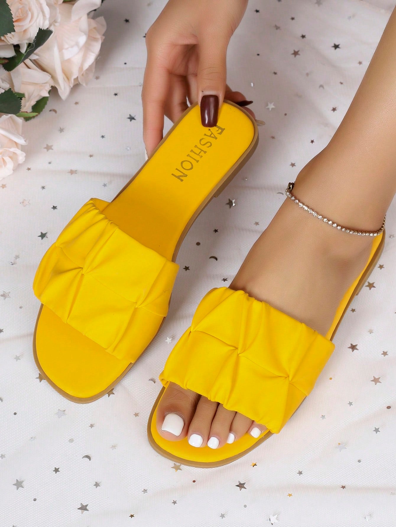 Women's open-toe flat slide sandals with pleated ruffle-edge detail and colorblock design, featuring a soft PU leather footbed and non-slip outsole for beach and casual outdoor wear.
