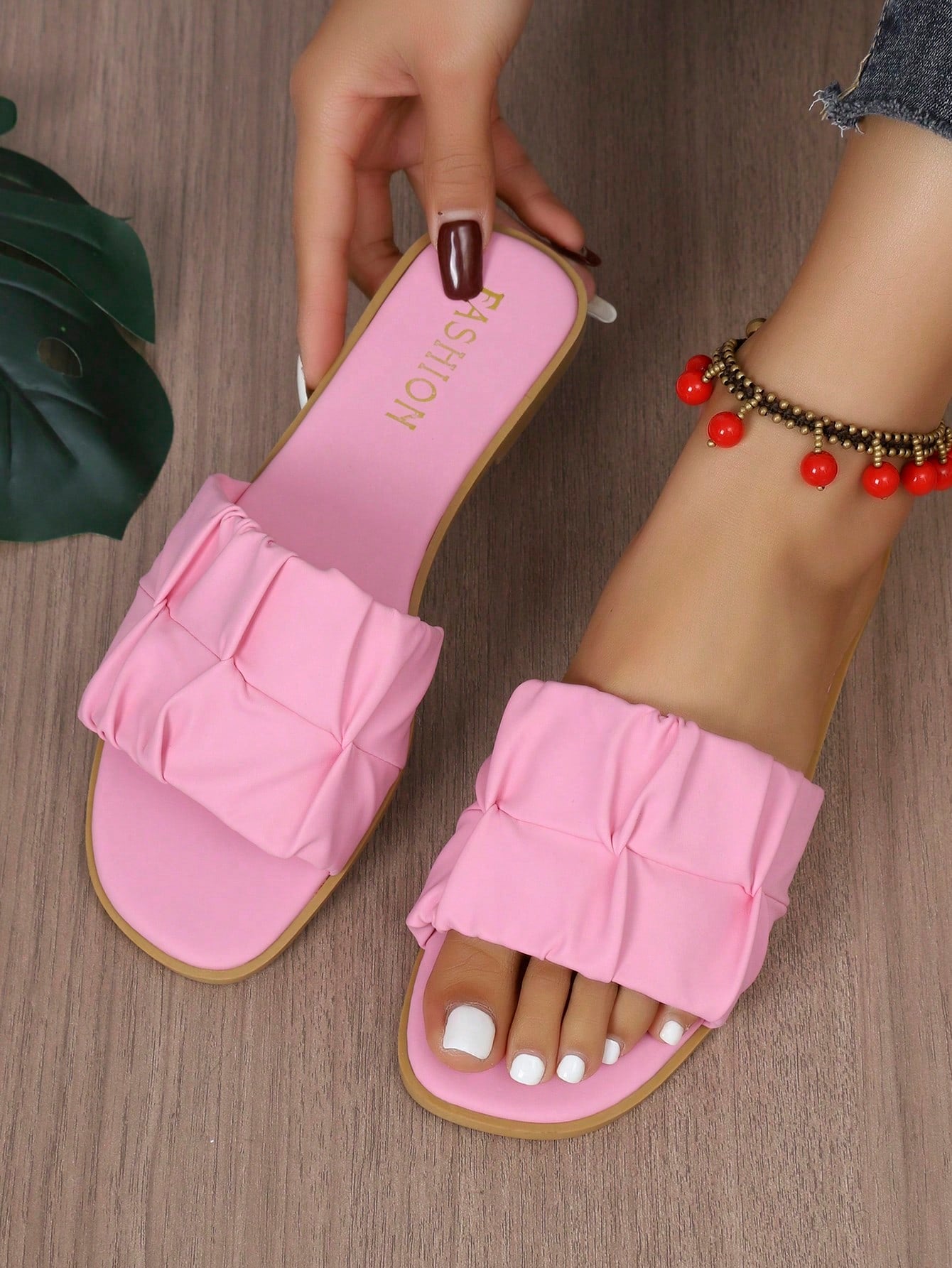 Women's open-toe flat slide sandals with pleated ruffle-edge detail and colorblock design, featuring a soft PU leather footbed and non-slip outsole for beach and casual outdoor wear.