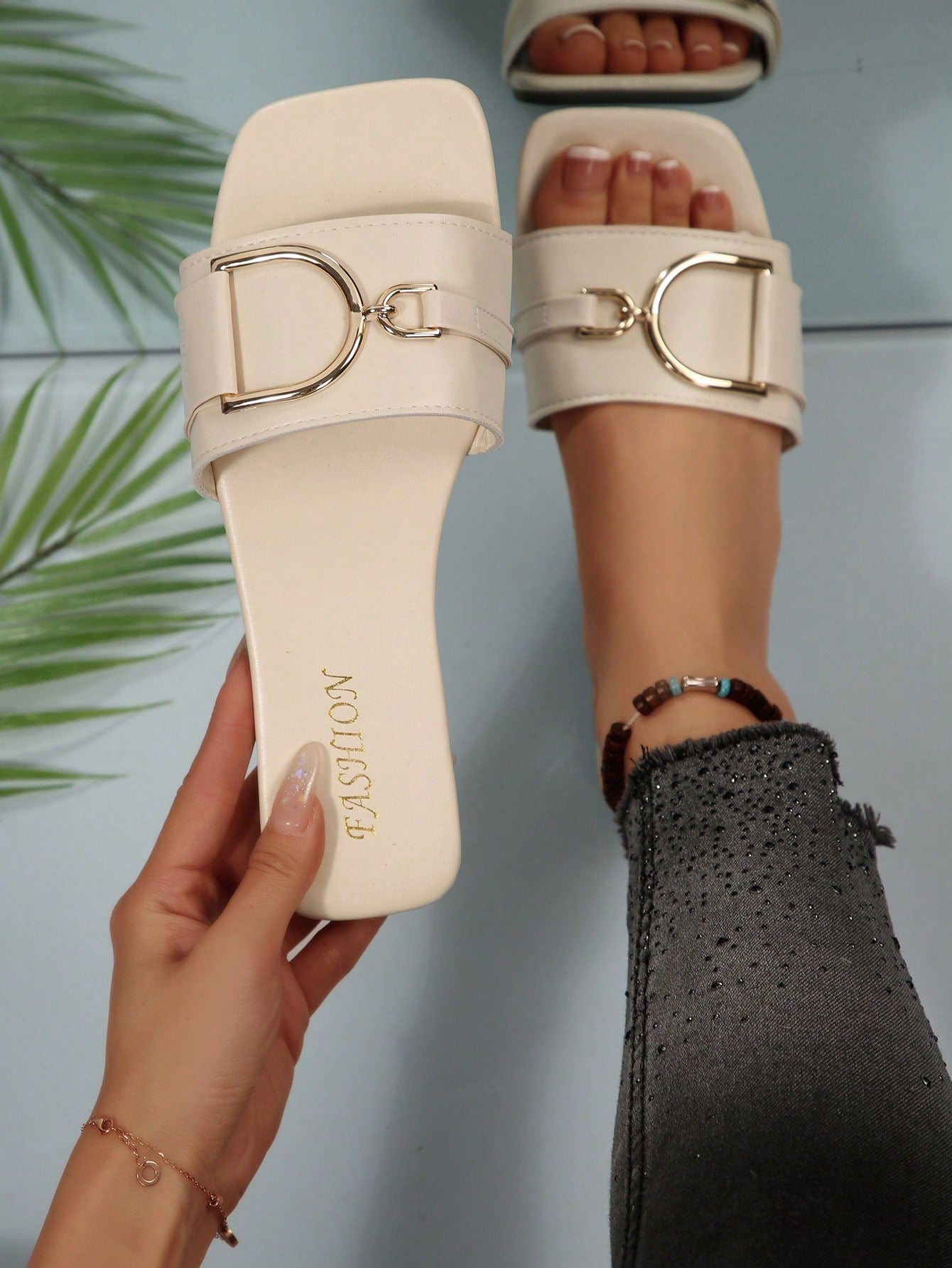 Women's chic flat sandals with ankle strap, cut-out design, colorblock pattern, and open toe, suitable for casual streetwear and beach wear.